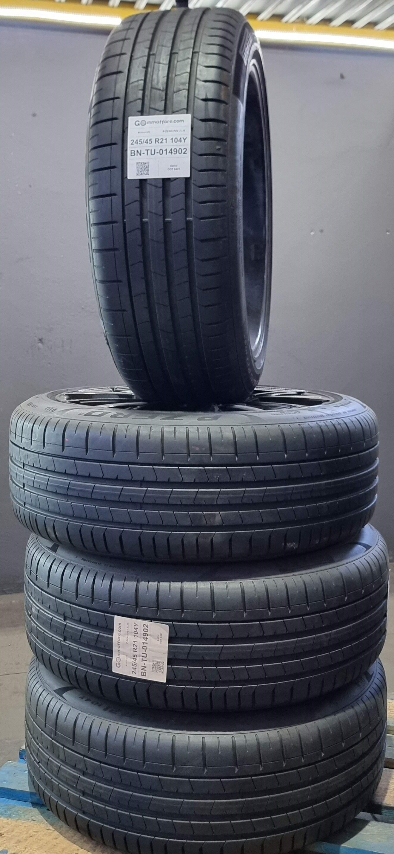 Pirelli P-ZERO PZ4 J LR 245/45 R21