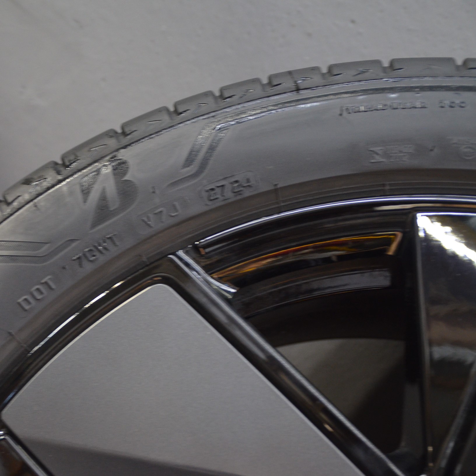Bridgestone Alenza 001 285/40 R21