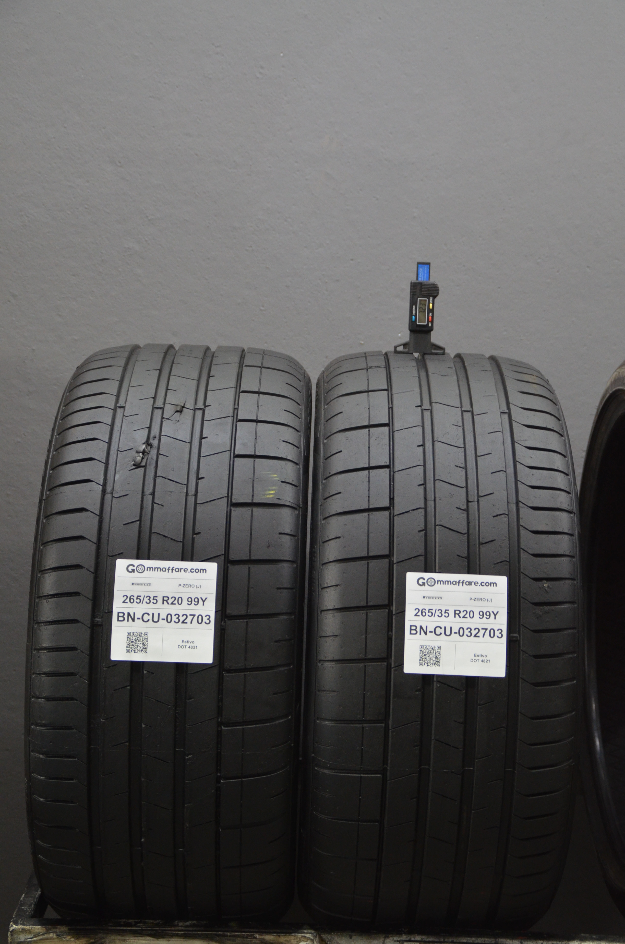 Pirelli P-ZERO (J) 265/35 R20