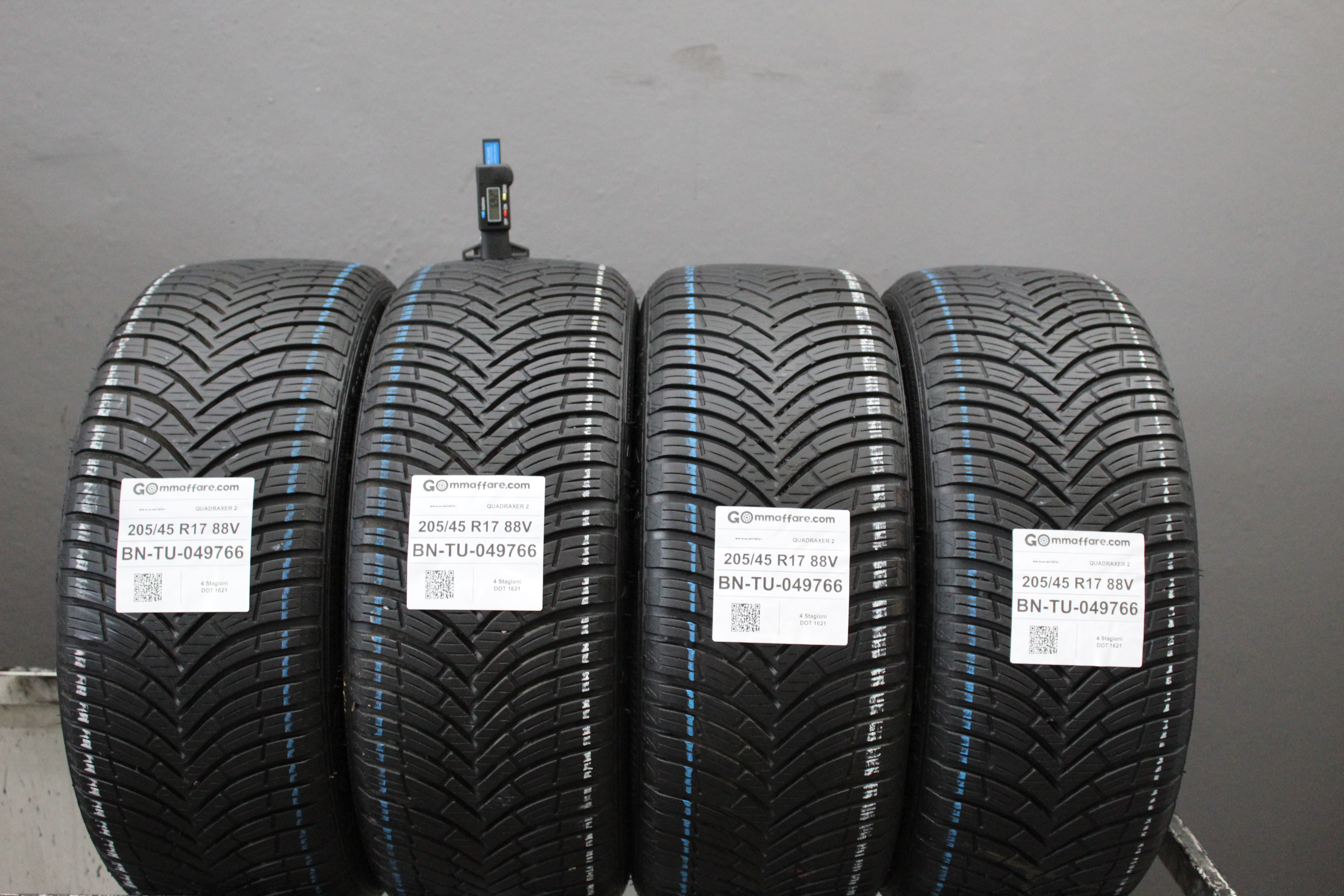 Kleber QUADRAXER 2 205/45 R17