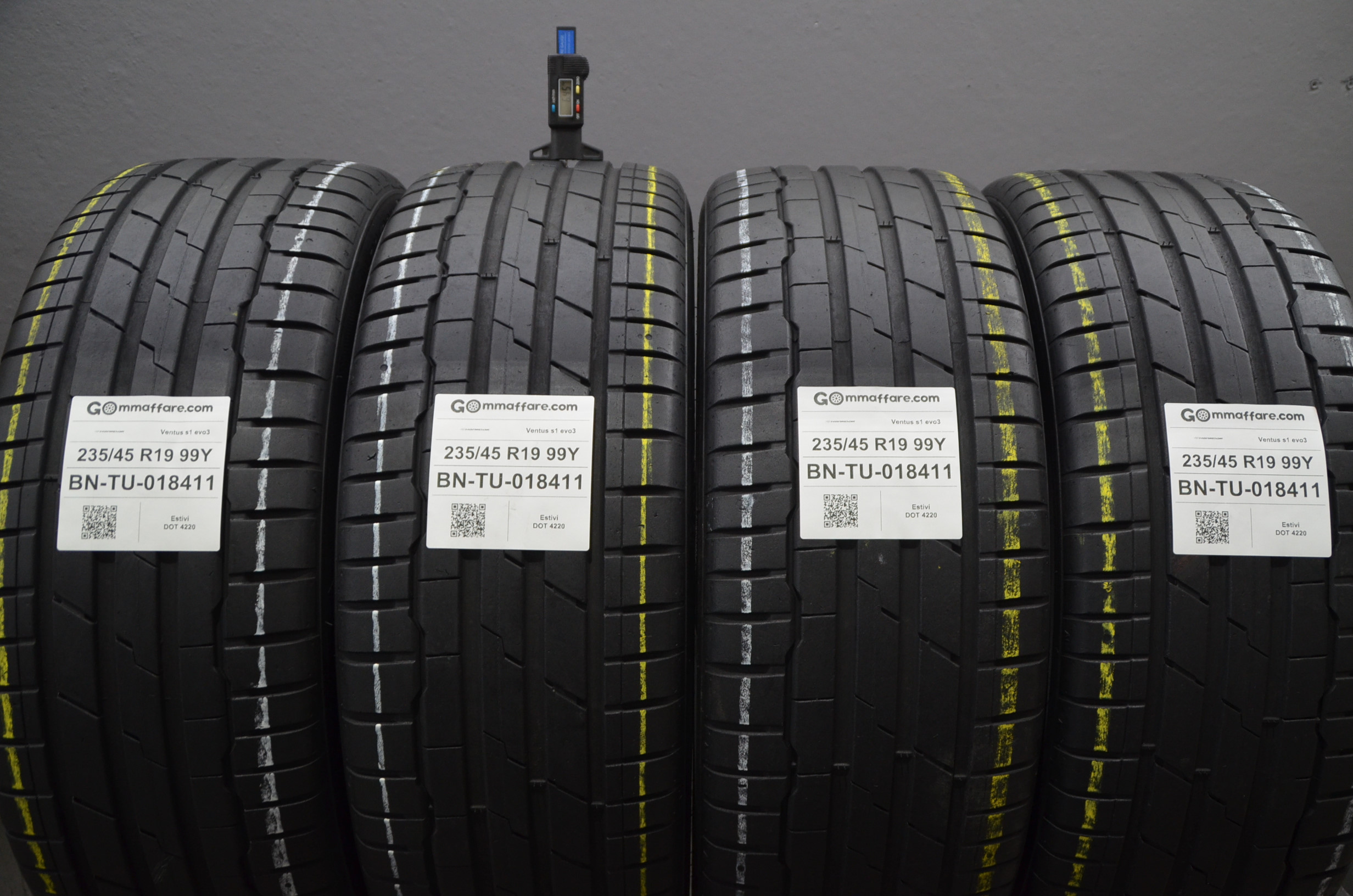 Hankook Ventus s1 evo3 235/45 R19
