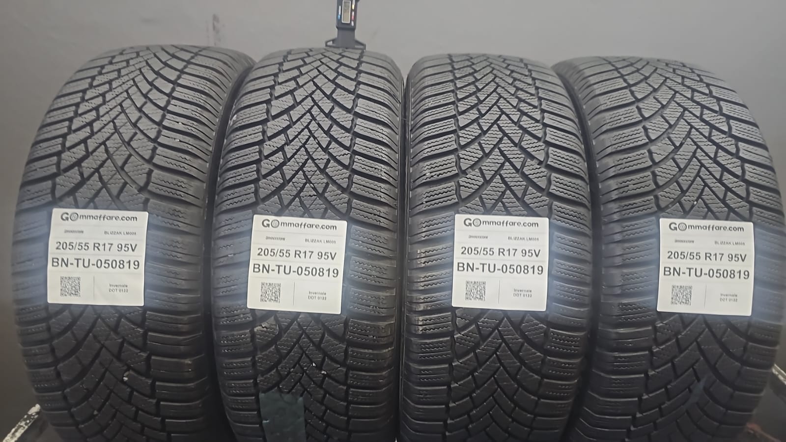 Bridgestone BLIZZAK LM005