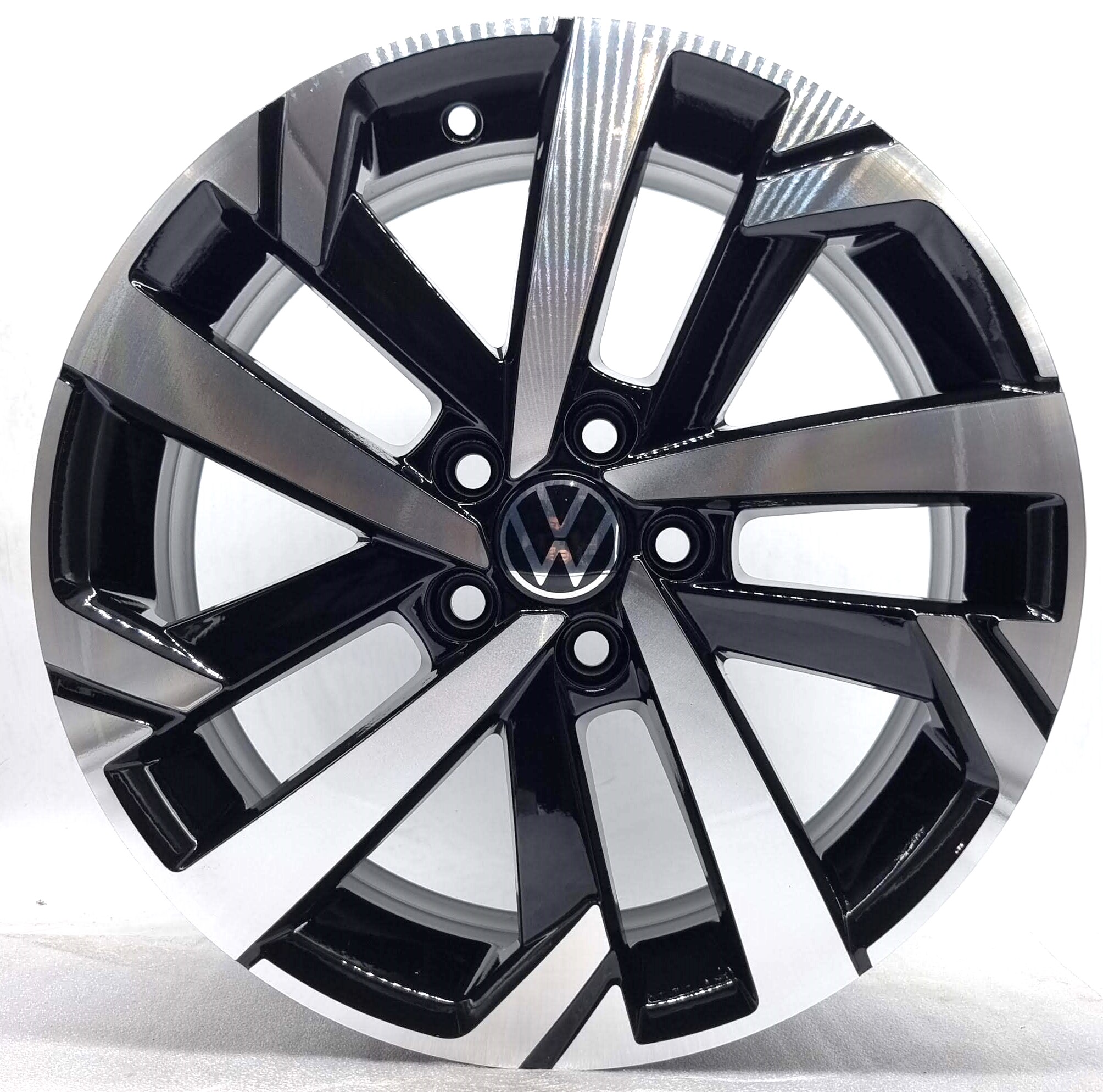 Volkswagen Polo - 2G0601025T 16"