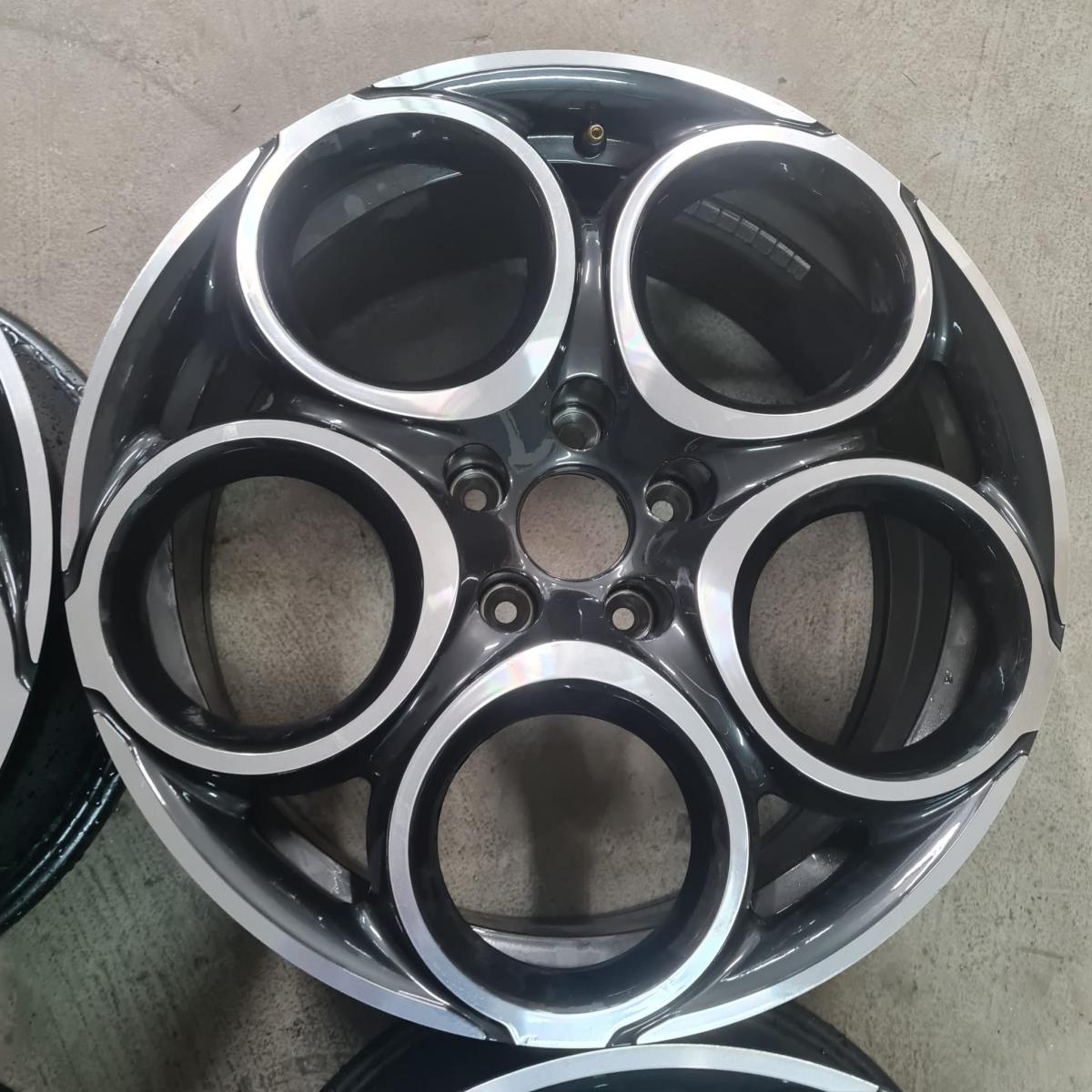 Alfa Romeo TONALE - 50569060 - 50569059 18"