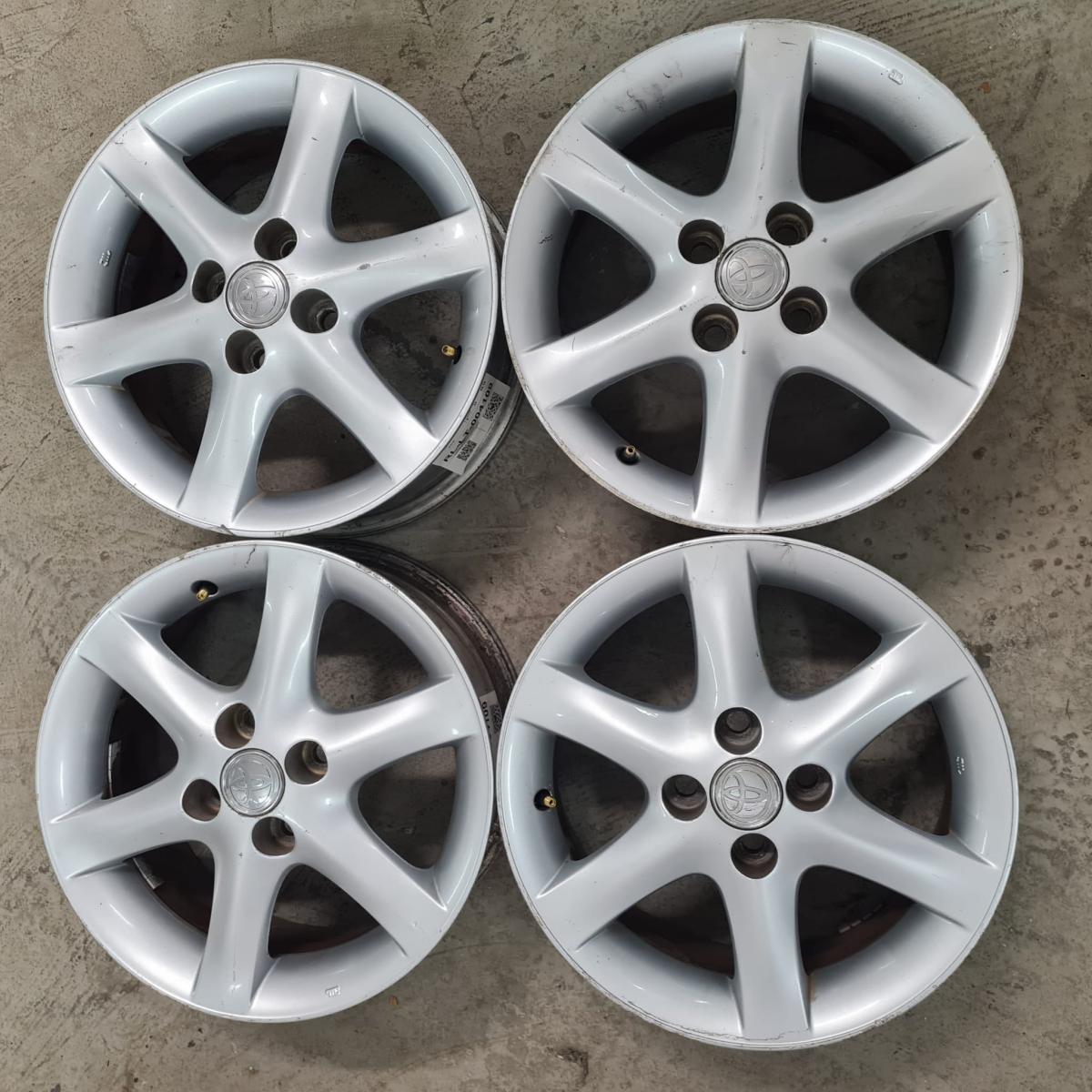 Toyota yaris corolla 15"