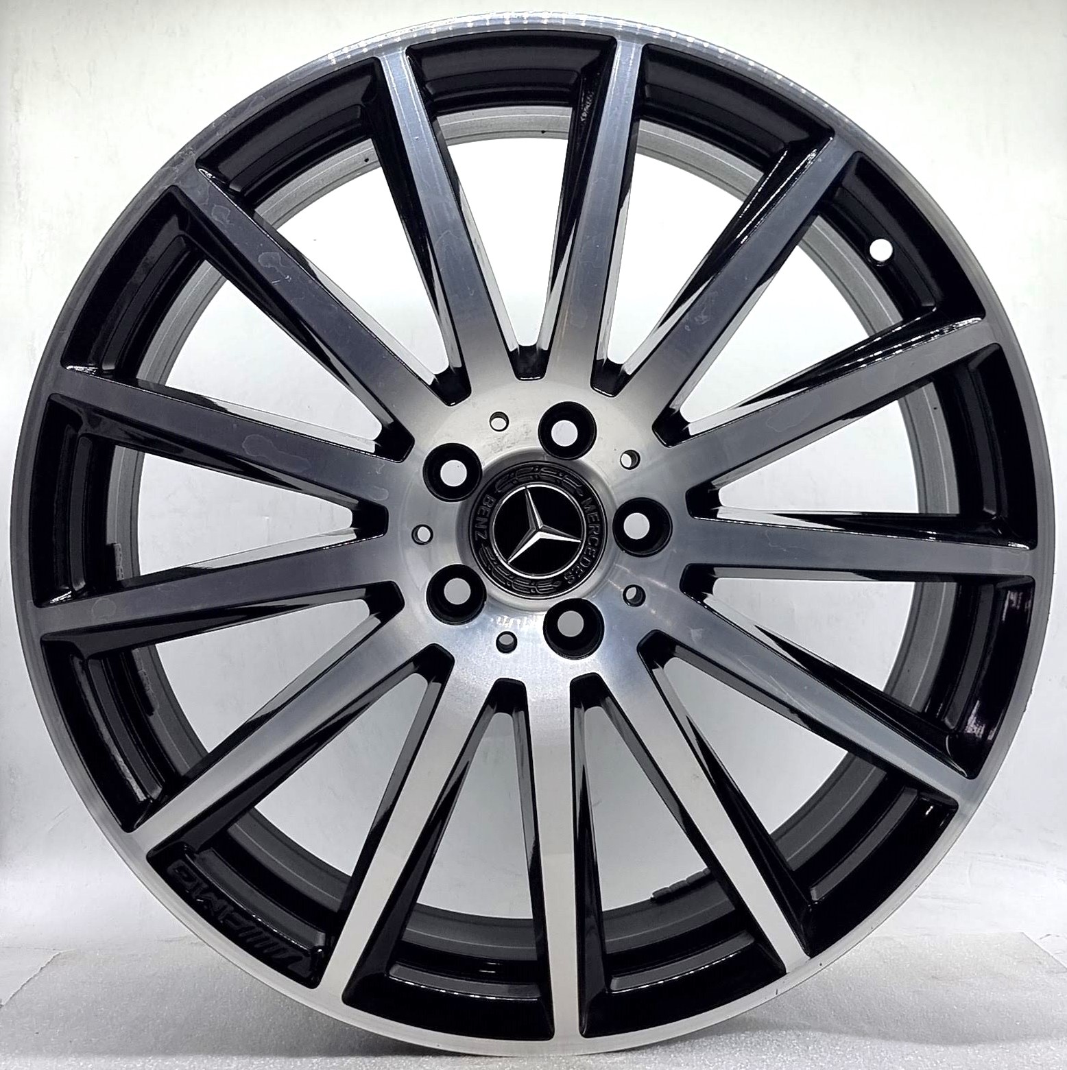 Mercedes Benz GLA GLB new AMG A2474011600 20"