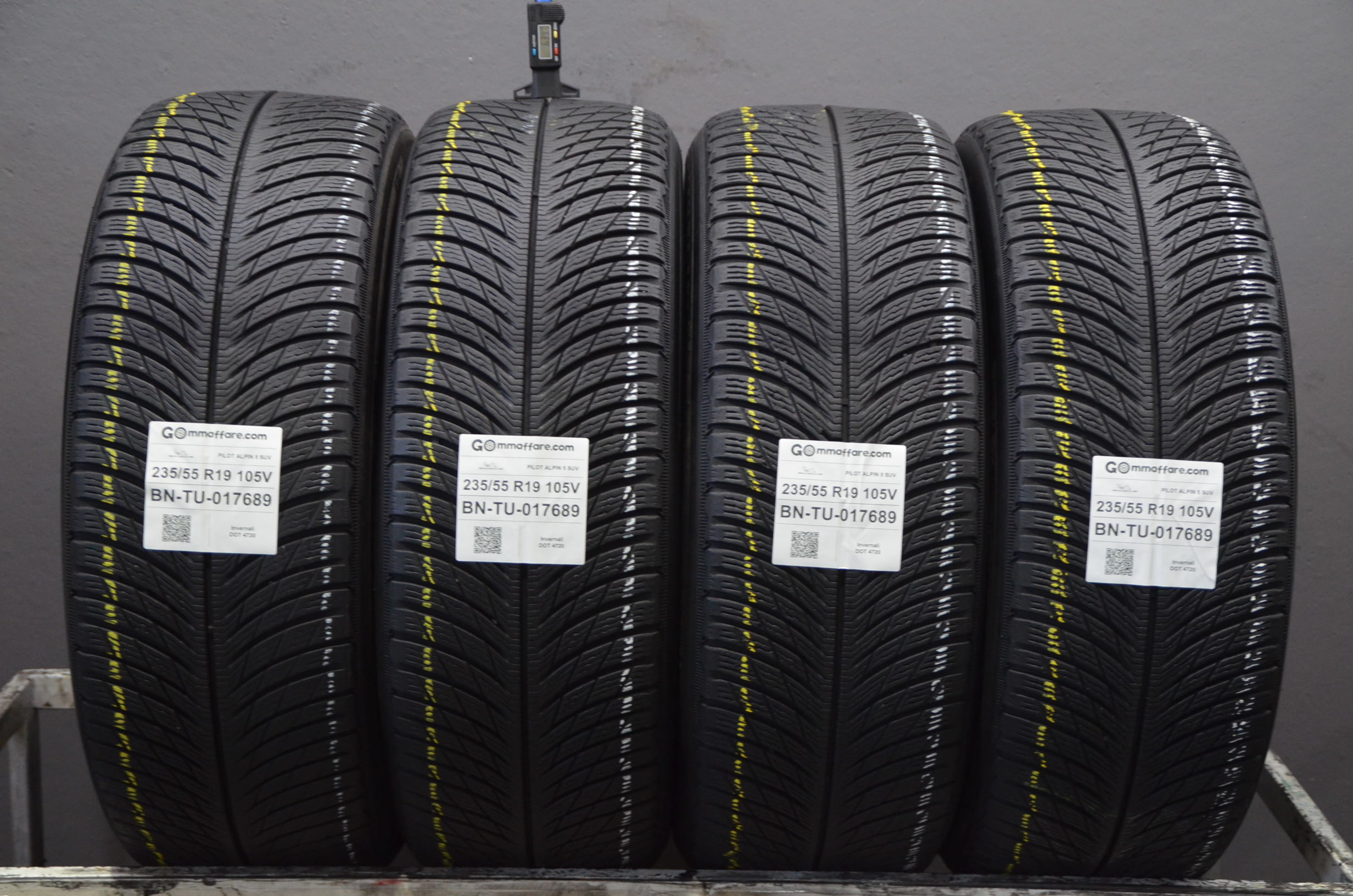 Michelin PILOT ALPIN 5 SUV 235/55 R19