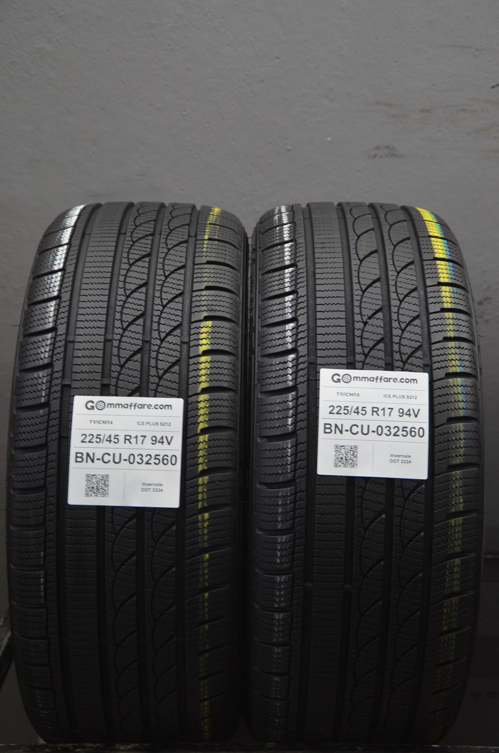 Tracmax ICE PLUS S212 225/45 R17