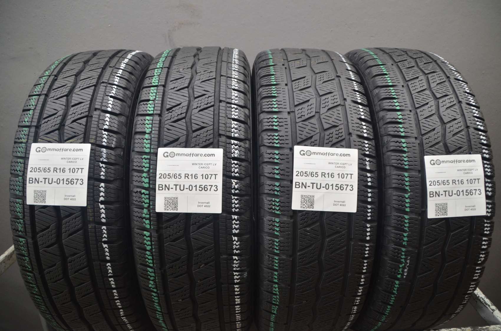 Hankook WINTER ICEPT LV CARICO 205/65 R16