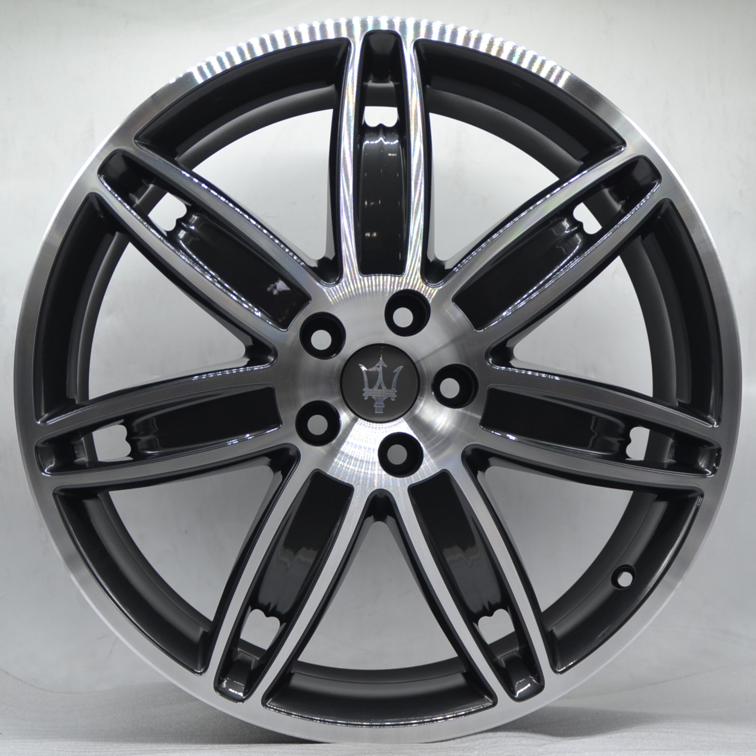 Maserati Quattroporte - 670010622 - 670010623 20"
