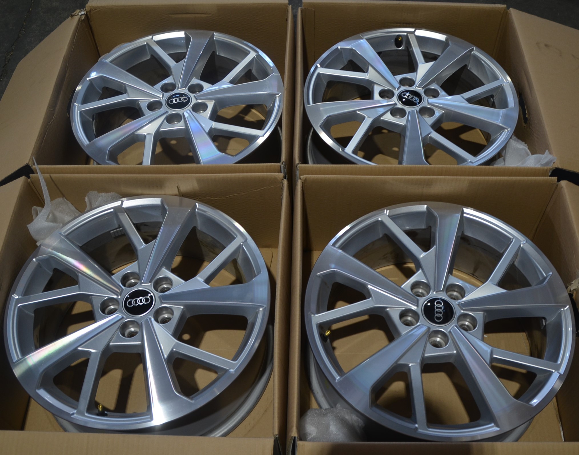 Audi Q2 Q3 A3 TIGUAN T-ROC  83A601025J 18"