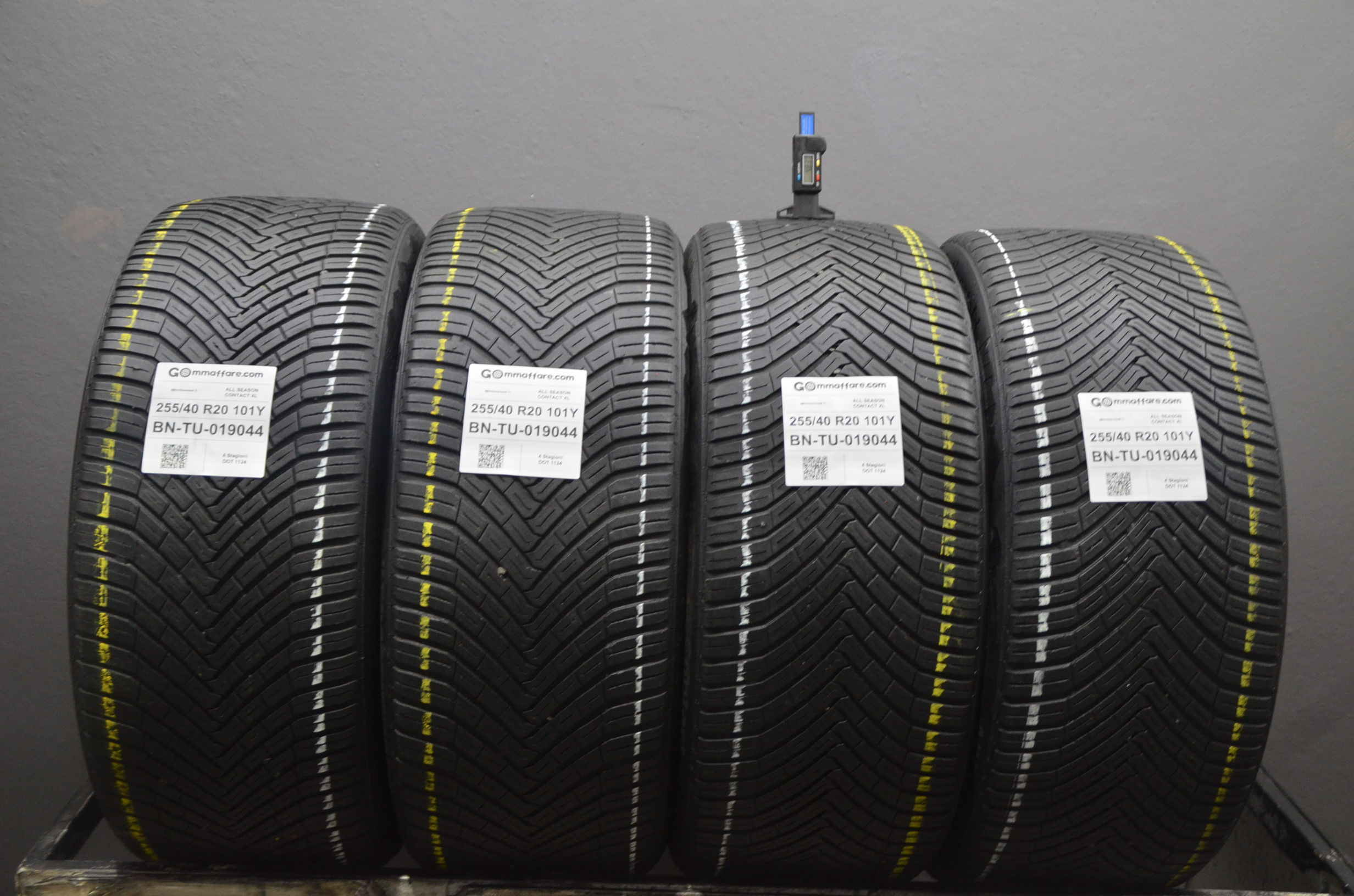 Continental ALL SEASON CONTACT XL 255/40 R20