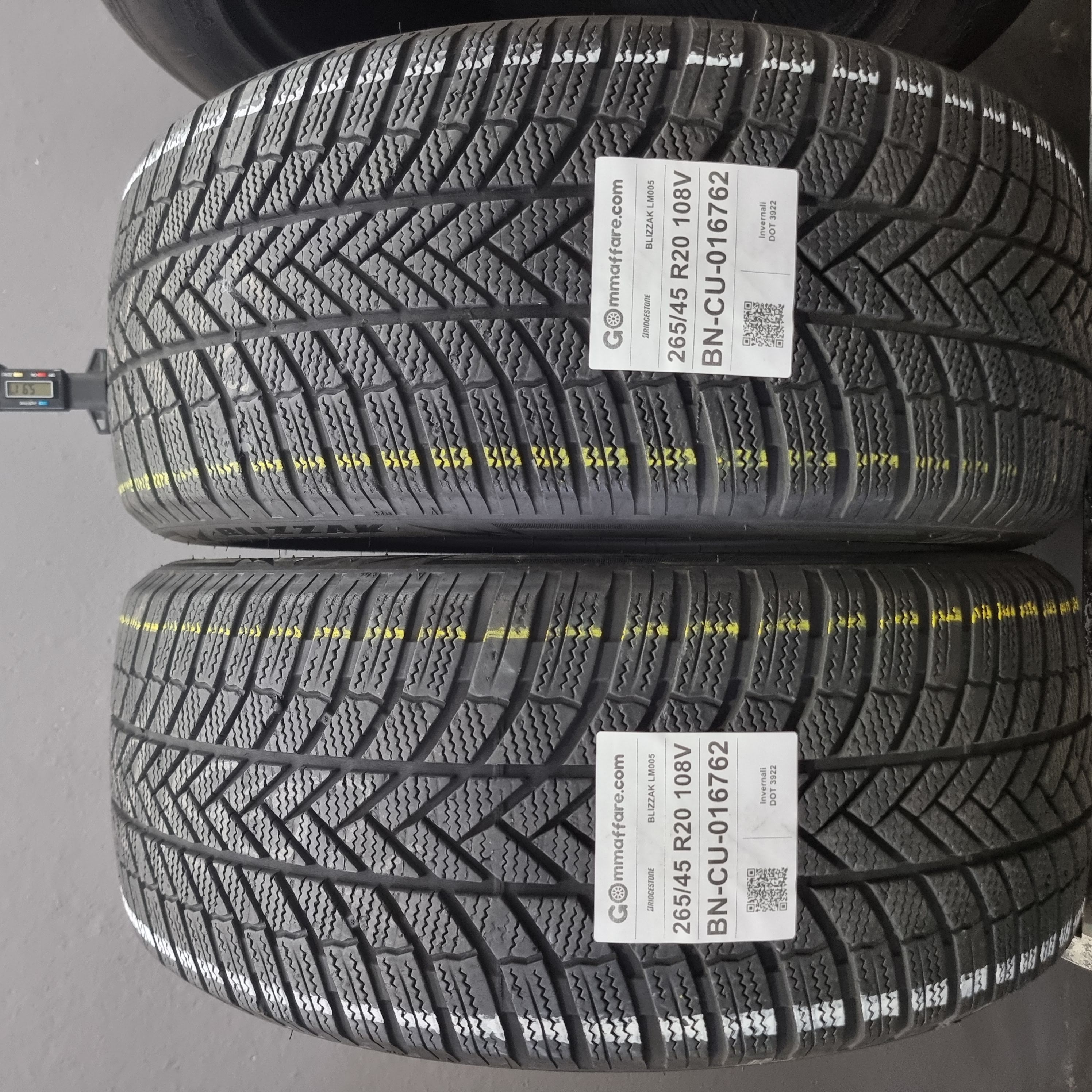 Bridgestone BLIZZAK LM005 265/45 R20