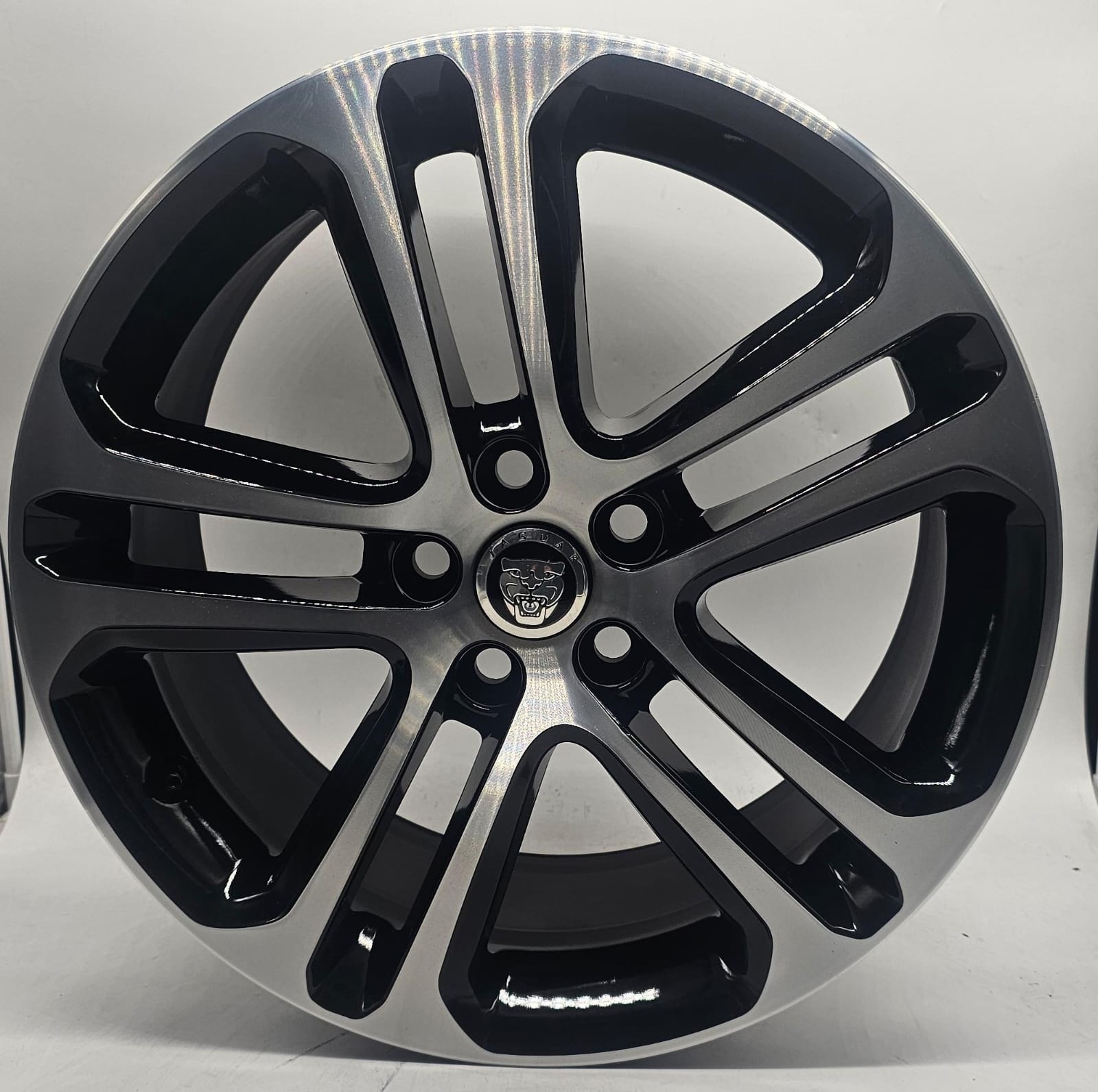 Jaguar F-PACE E-PACE - GX7M1007DB - GX7M1007EB 18"