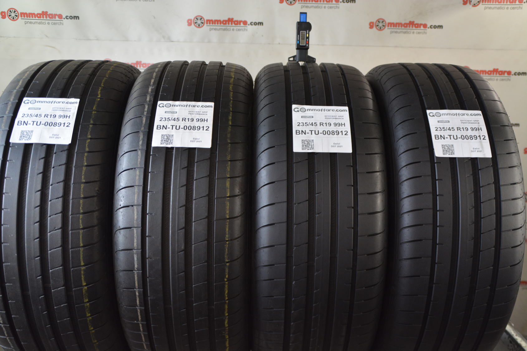 Goodyear EFFICIENT GRIP PERFORMANCE 235/45 R19
