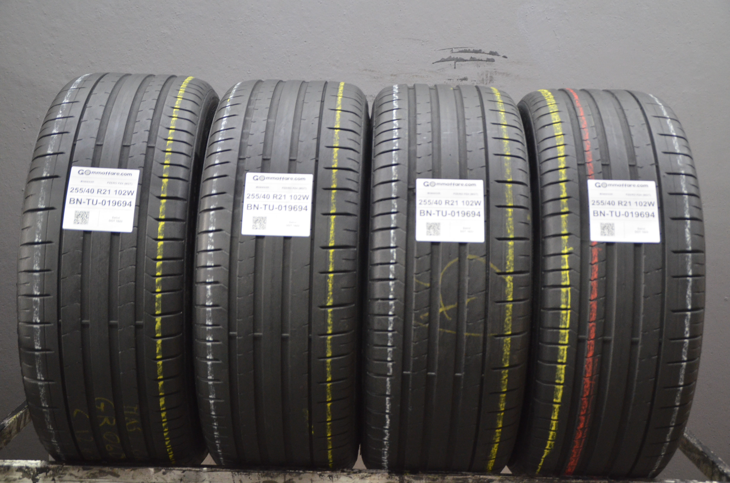 Pirelli PZERO PZ4 (MGT) 255/40 R21