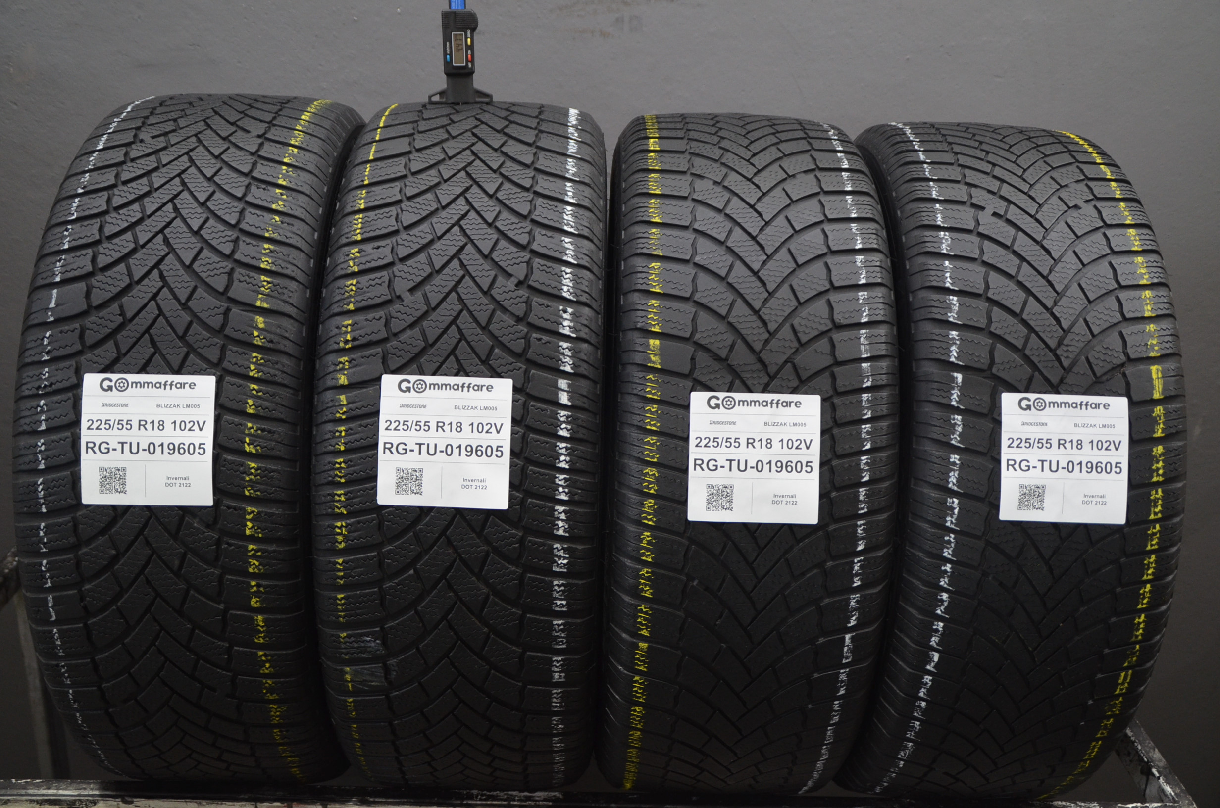 Bridgestone BLIZZAK LM005 225/55 R18
