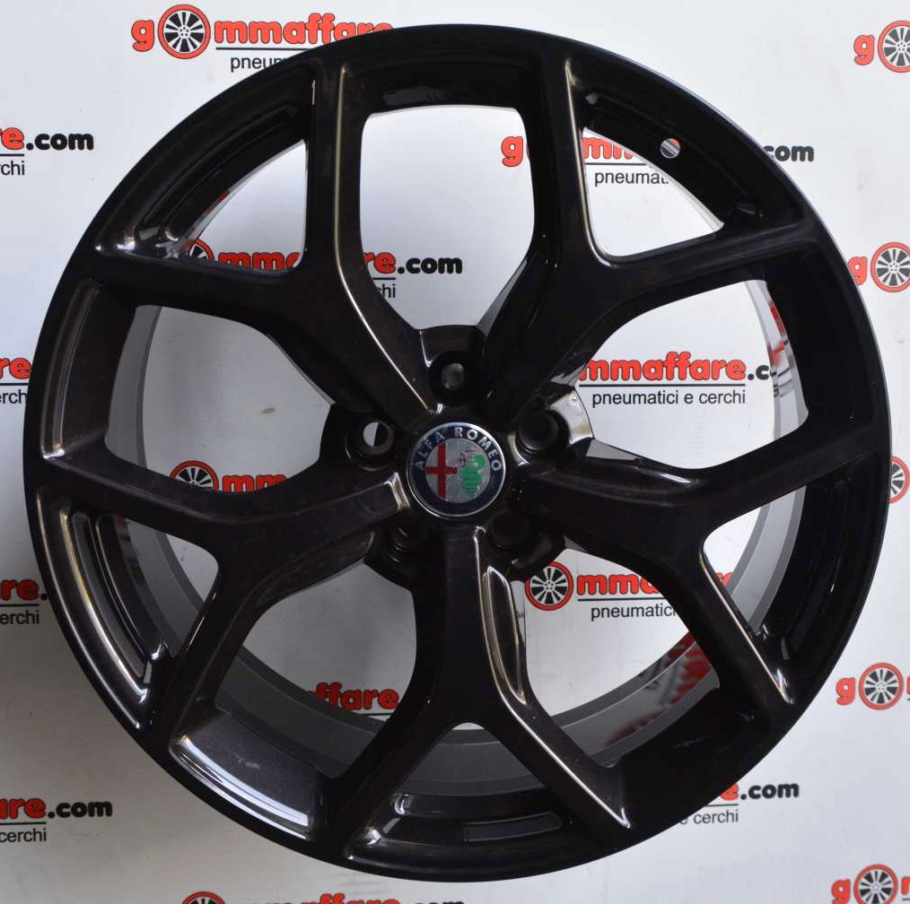 Alfa Romeo Giulia TROFEO Differenziato 19"
