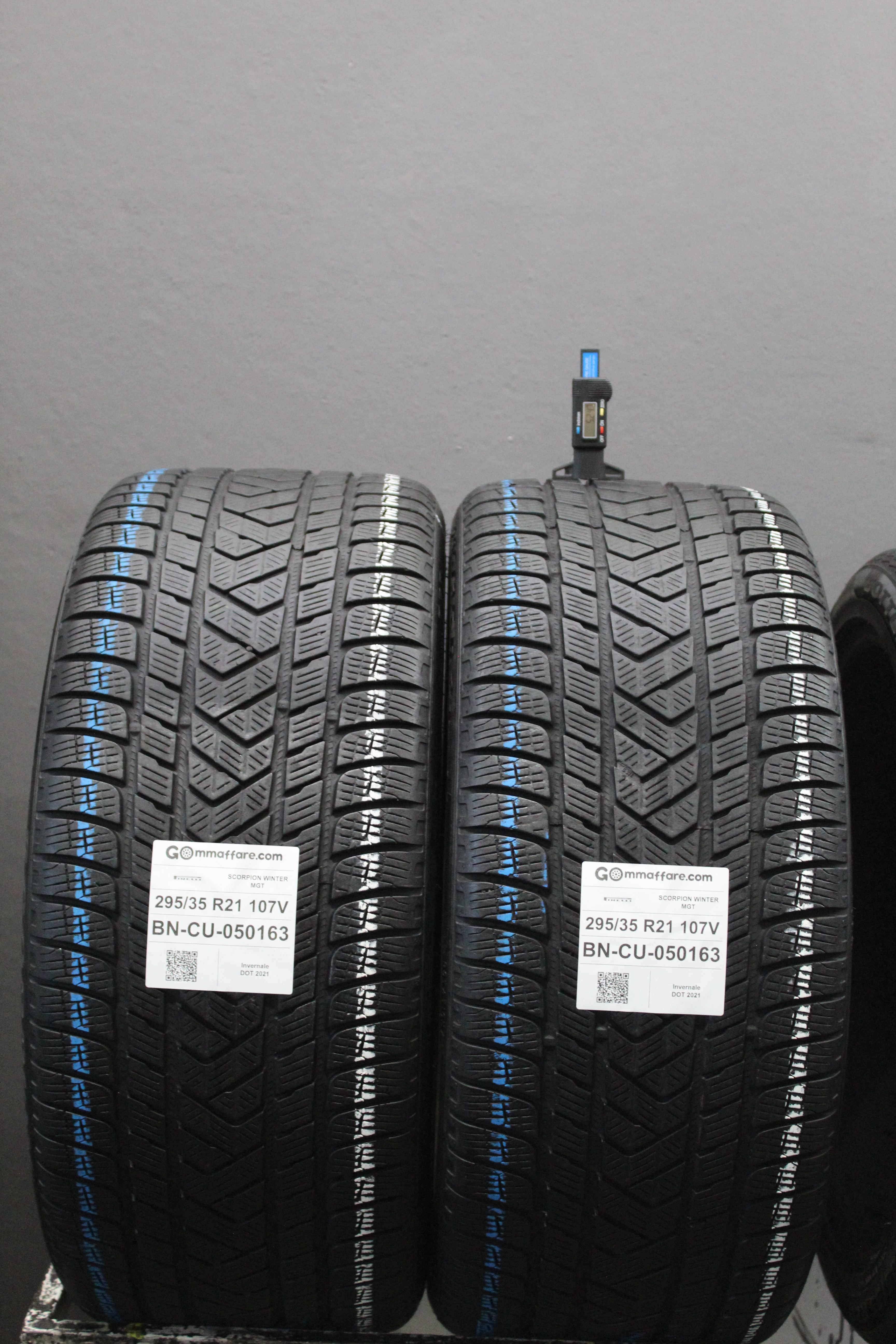 Pirelli SCORPION WINTER MGT 295/35 R21