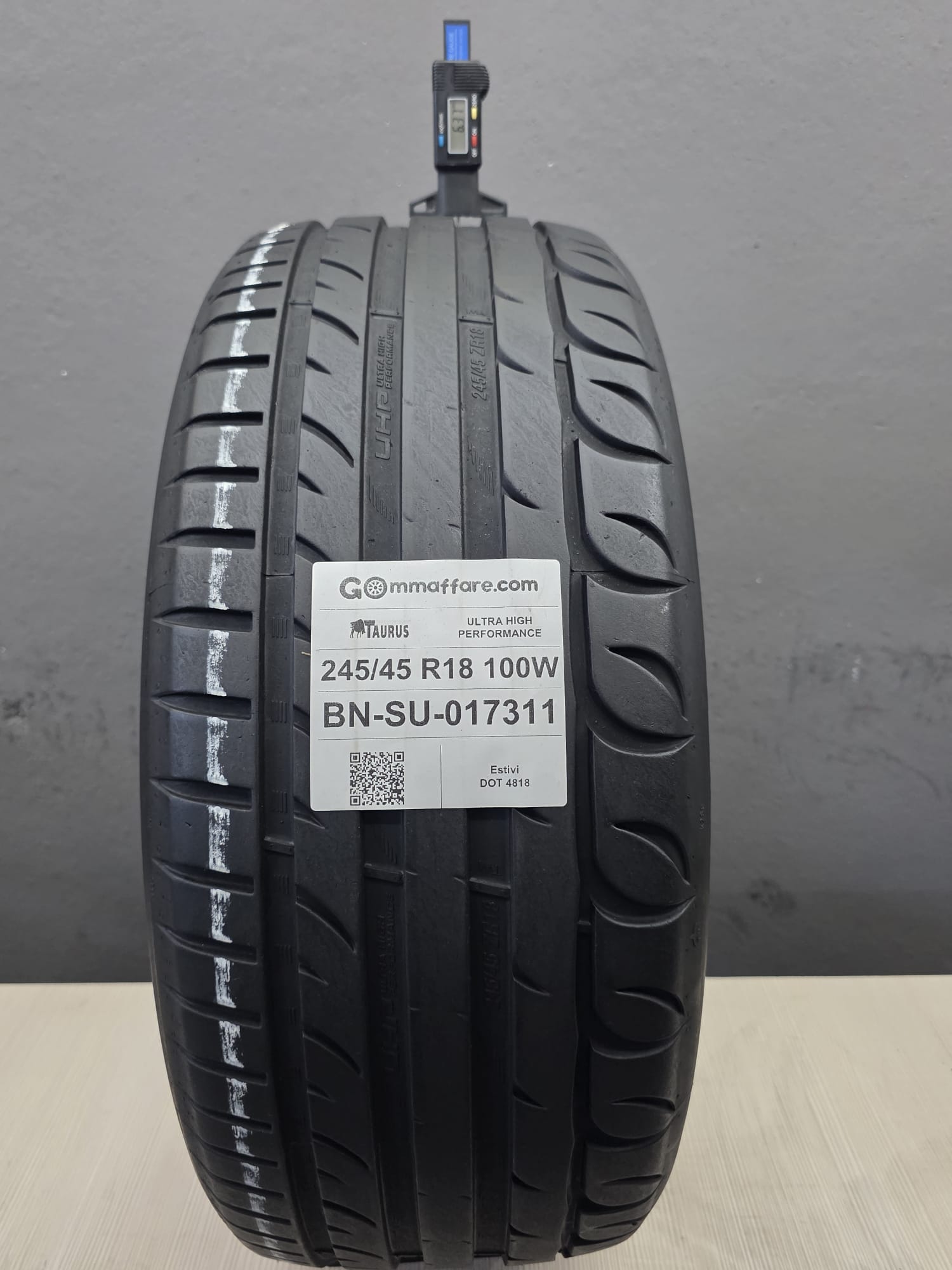 Taurus ULTRA HIGH PERFORMANCE 245/45 R18