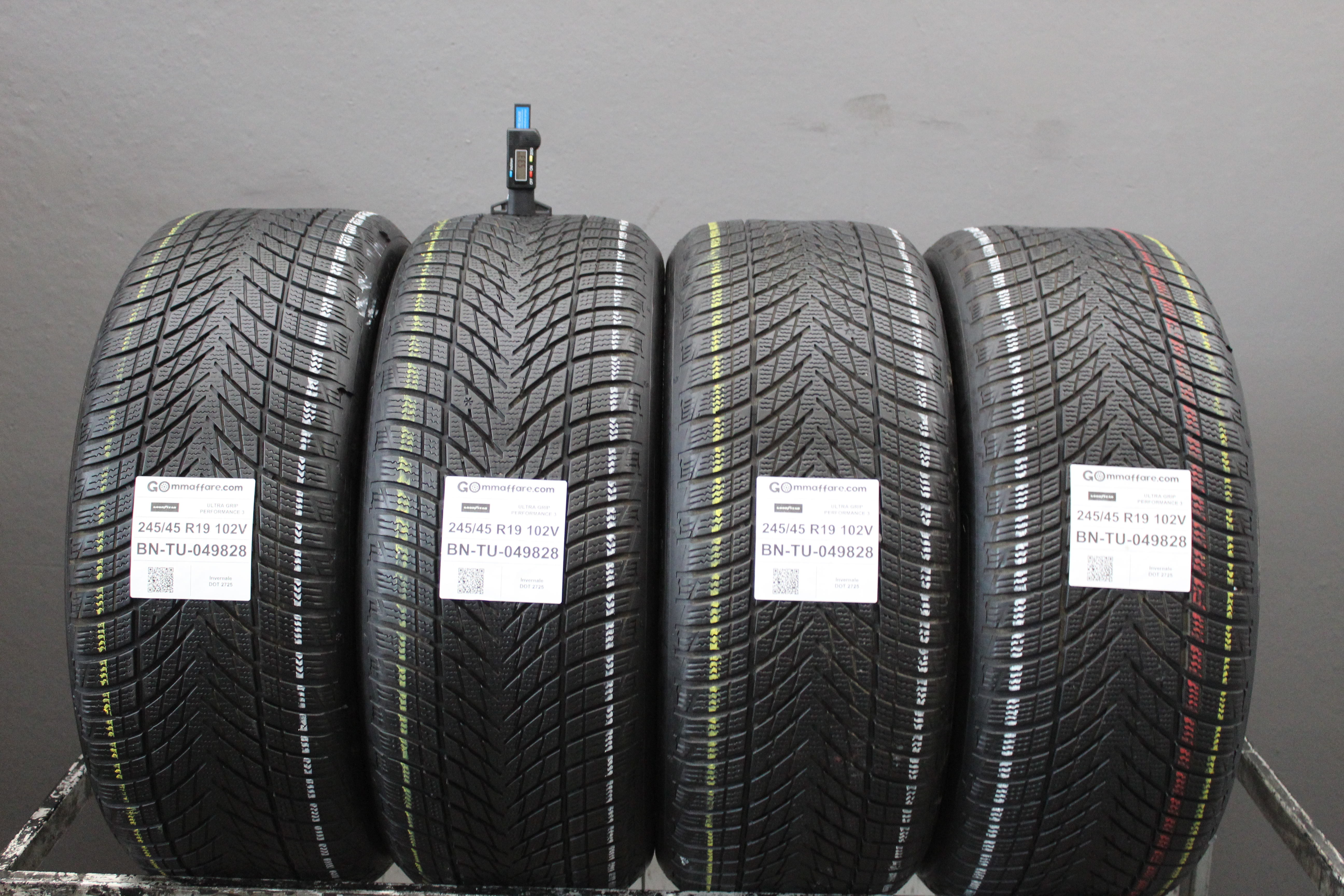 Goodyear ULTRA GRIP PERFORMANCE 3 245/45 R19