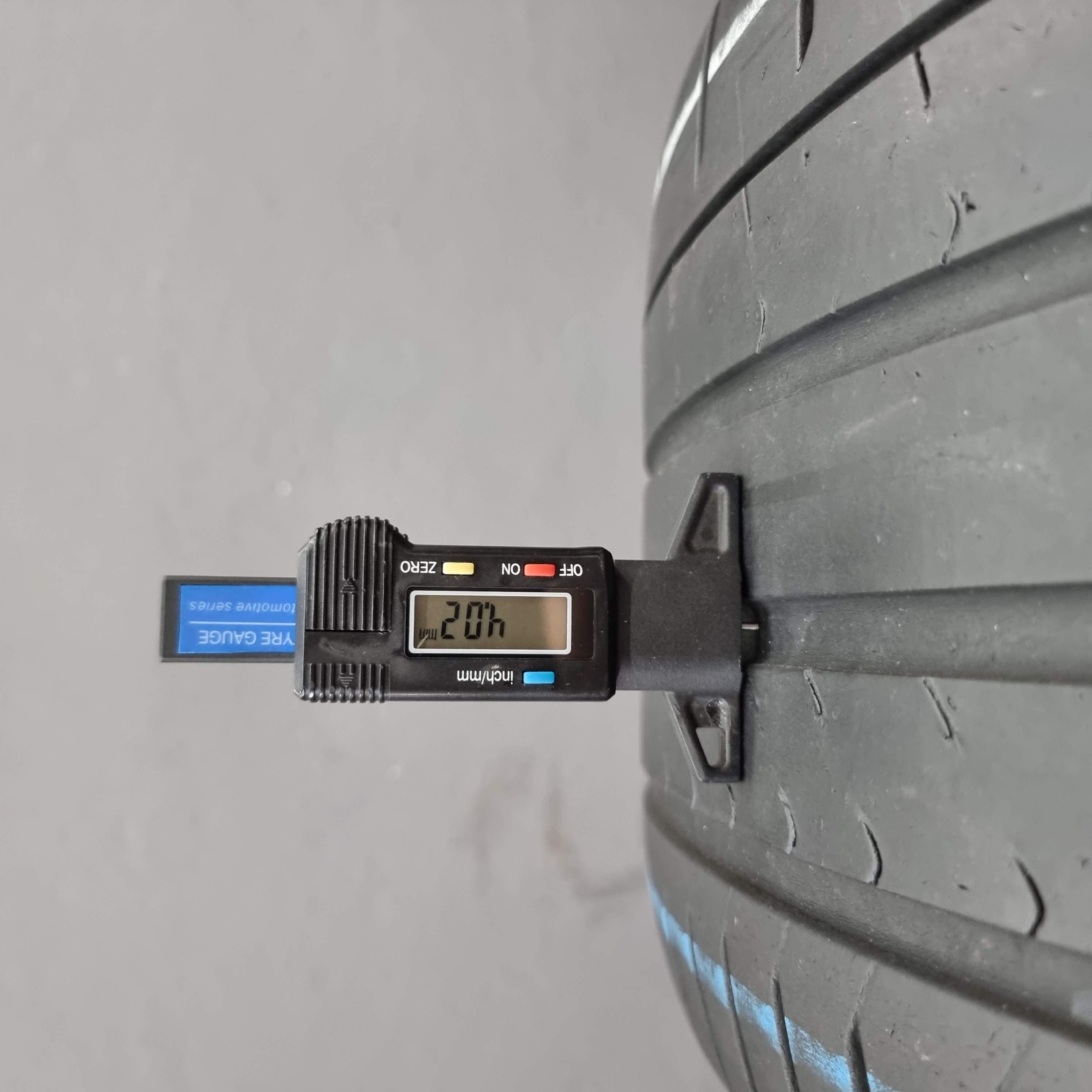 Pirelli P-ZERO PZ4  MGT 295/35 R21