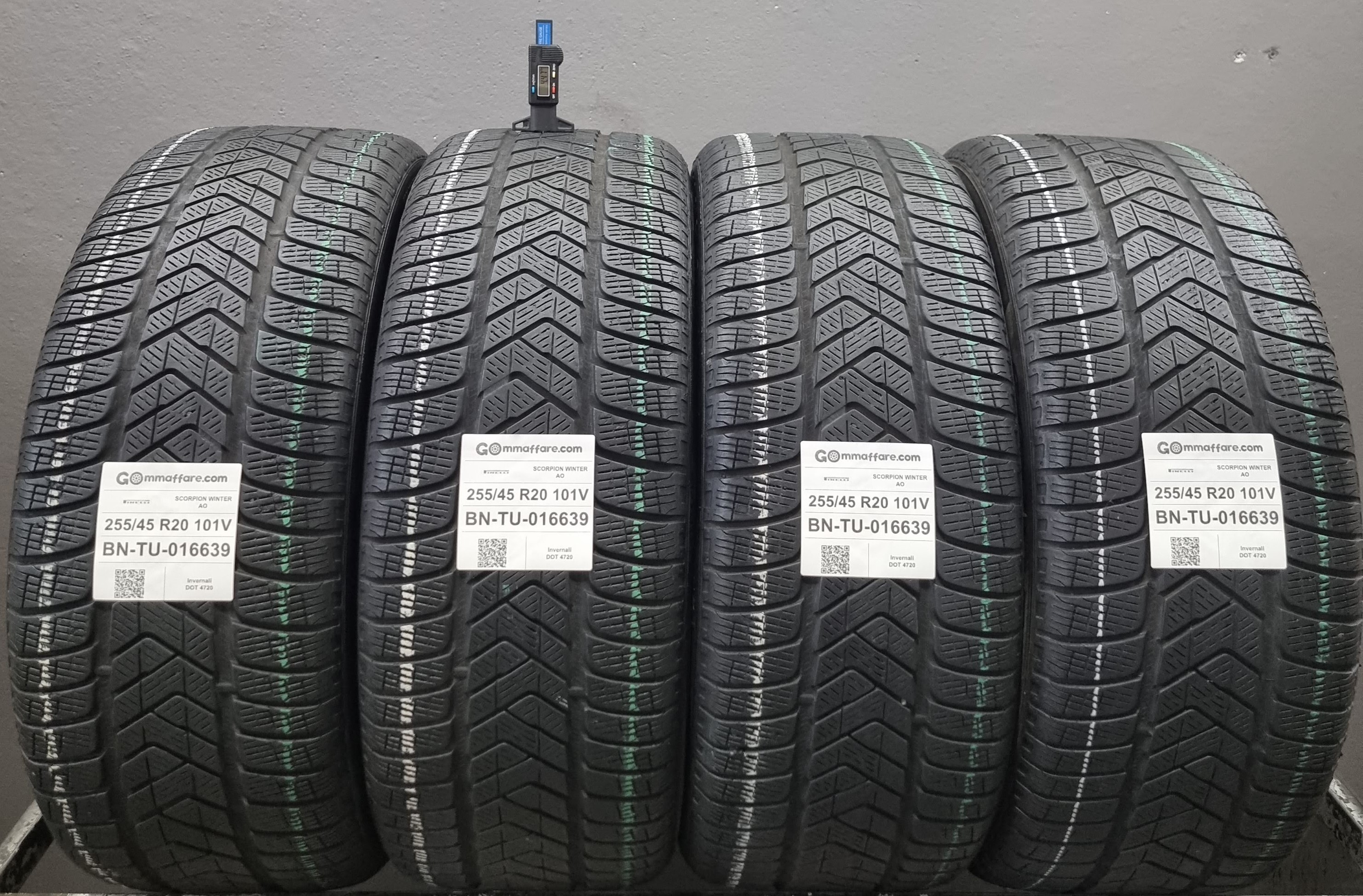 Pirelli SCORPION WINTER AO 255/45 R20
