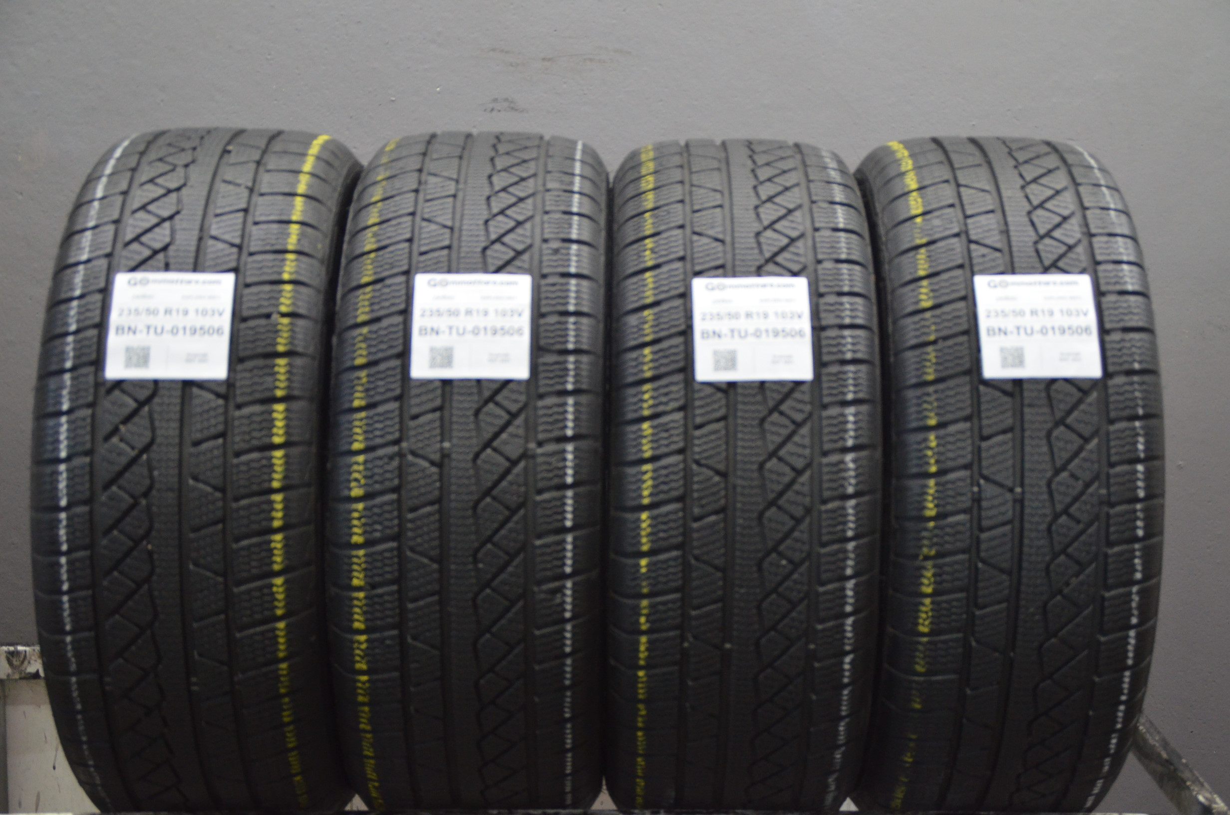 Petlas EXPLERO W671 235/50 R19