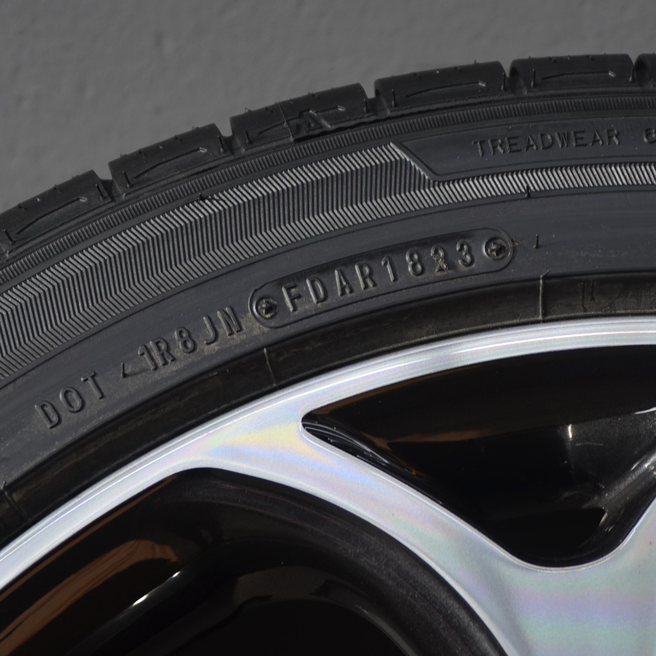 Falken ZIEX CT60 A/S 235/45 R19
