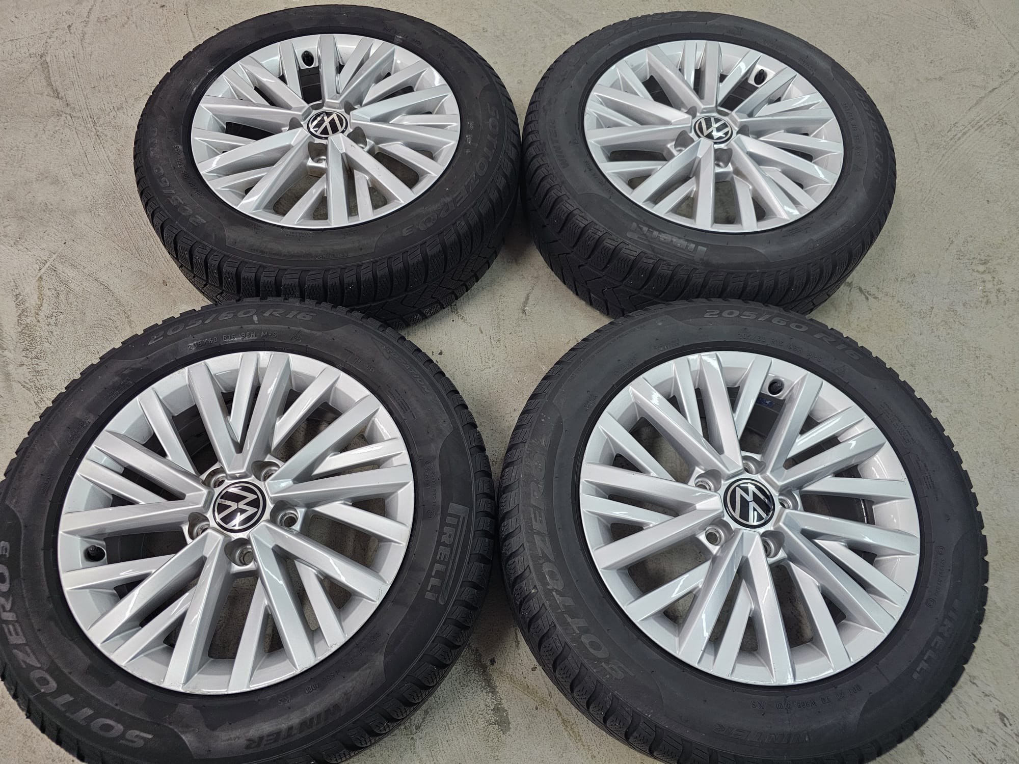 Volkswagen T-ROC - TAOS 2GA601025AA 16"