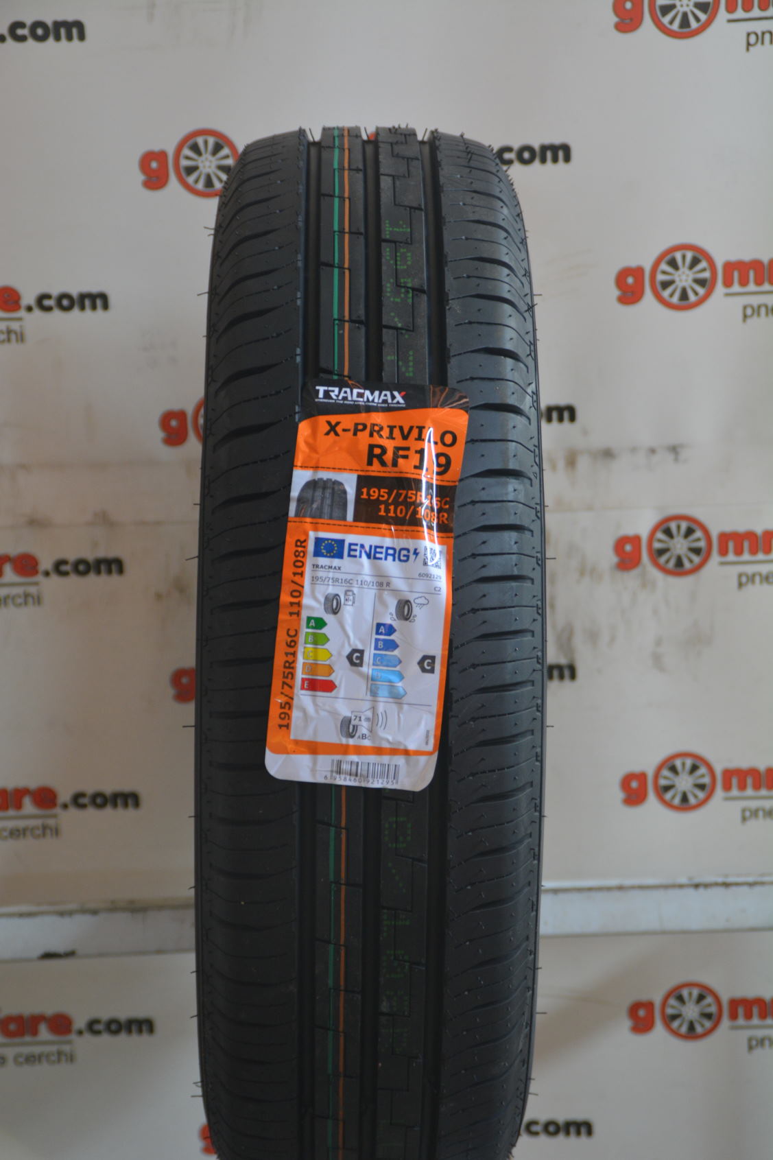 Tracmax X PRIVILO RF19 195/75 R16