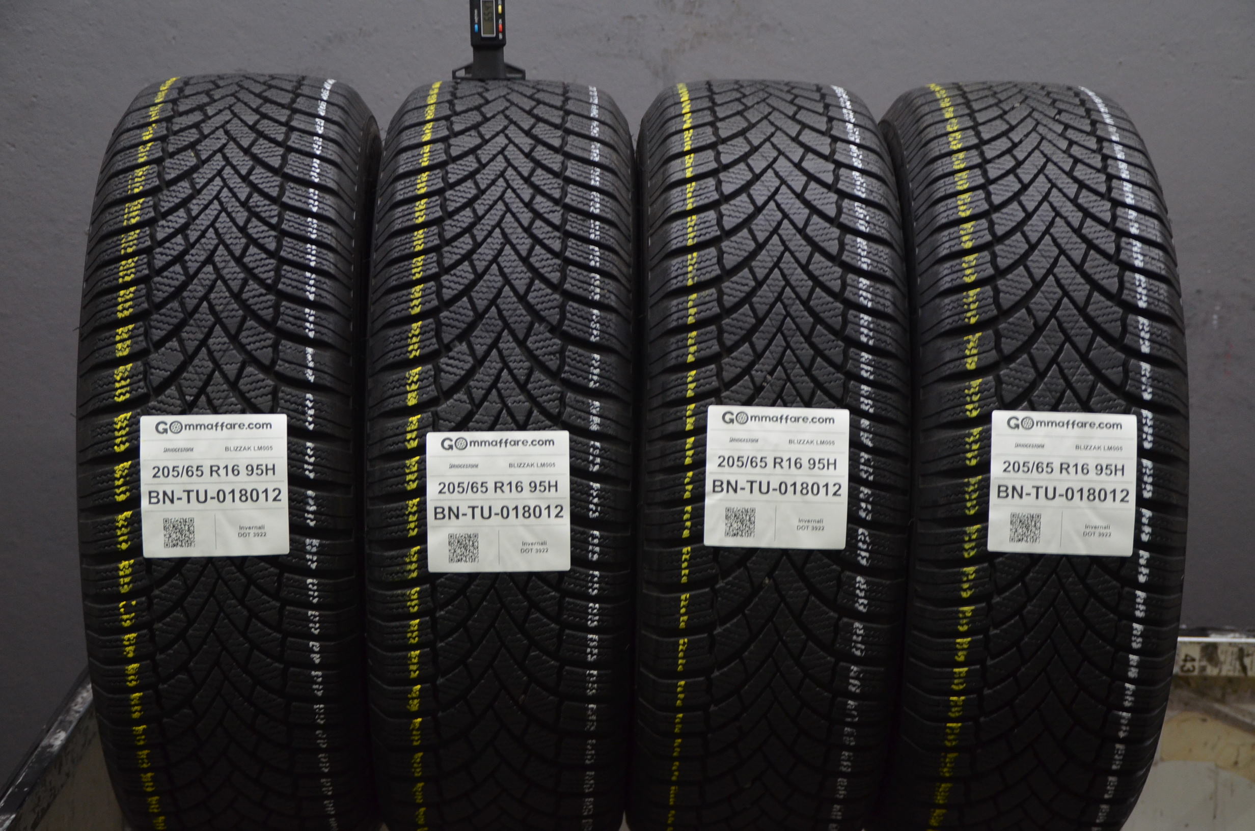Bridgestone BLIZZAK LM005 205/65 R16