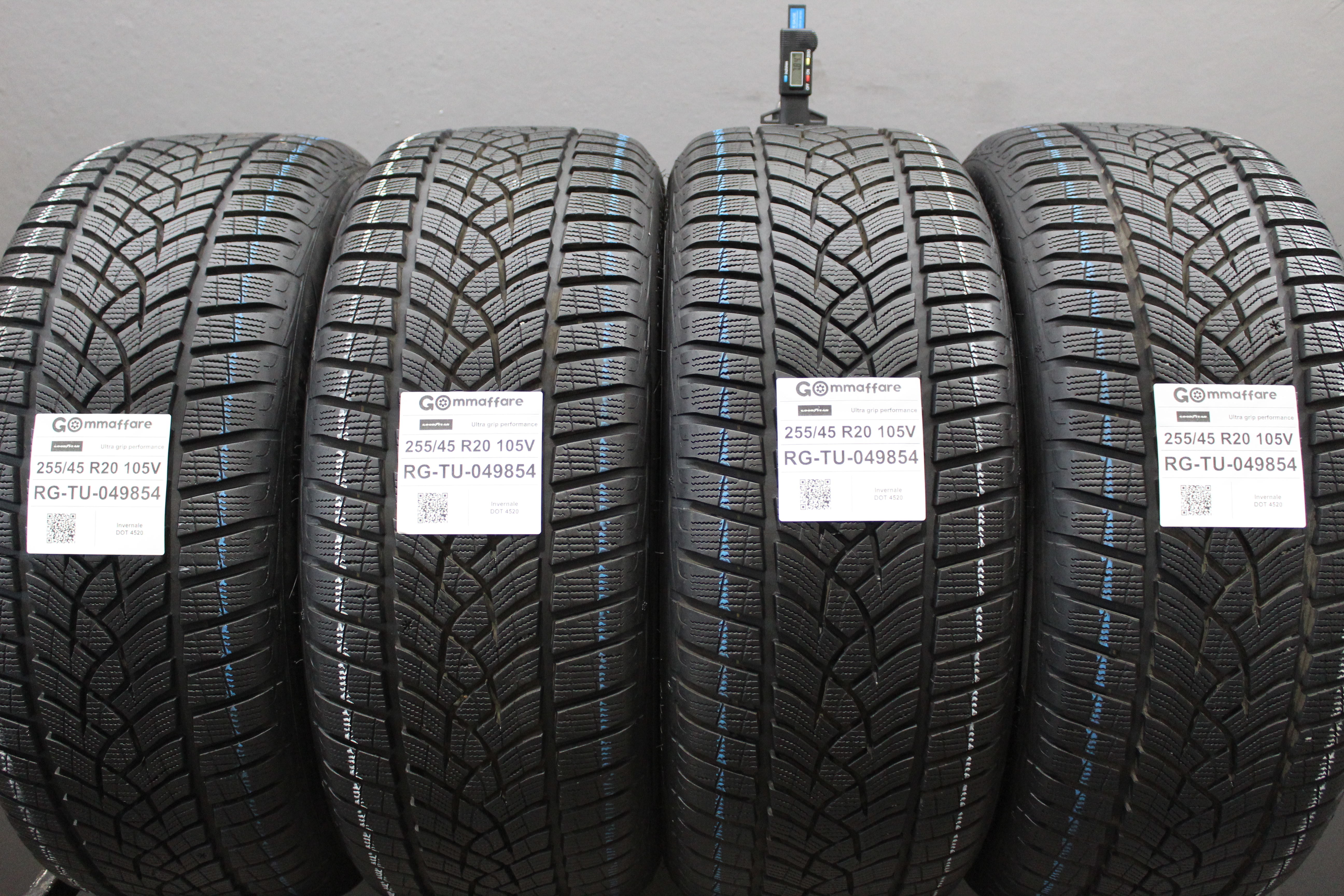 Goodyear Ultra grip performance 255/45 R20