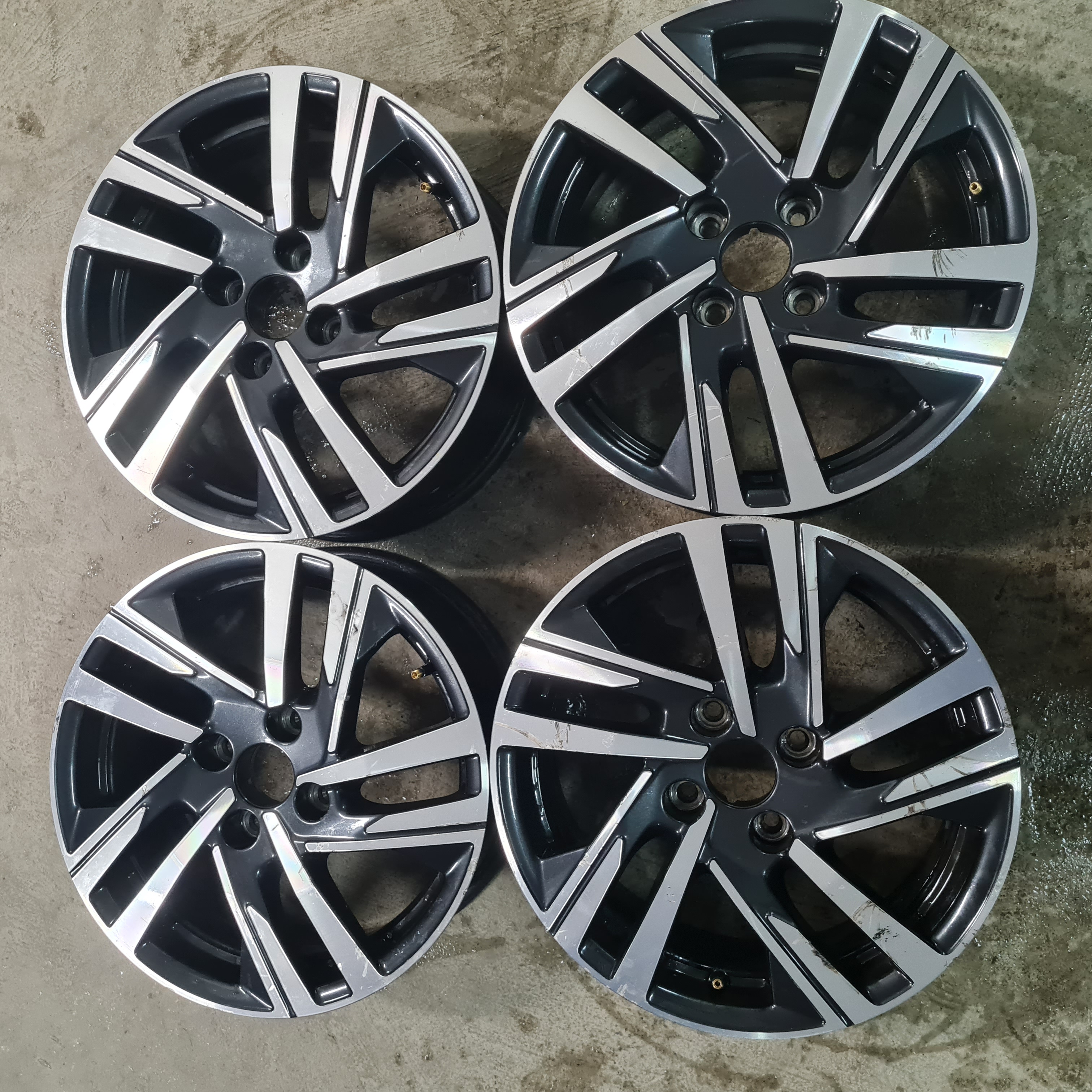 Peugeot 208 - 9825165280 16"