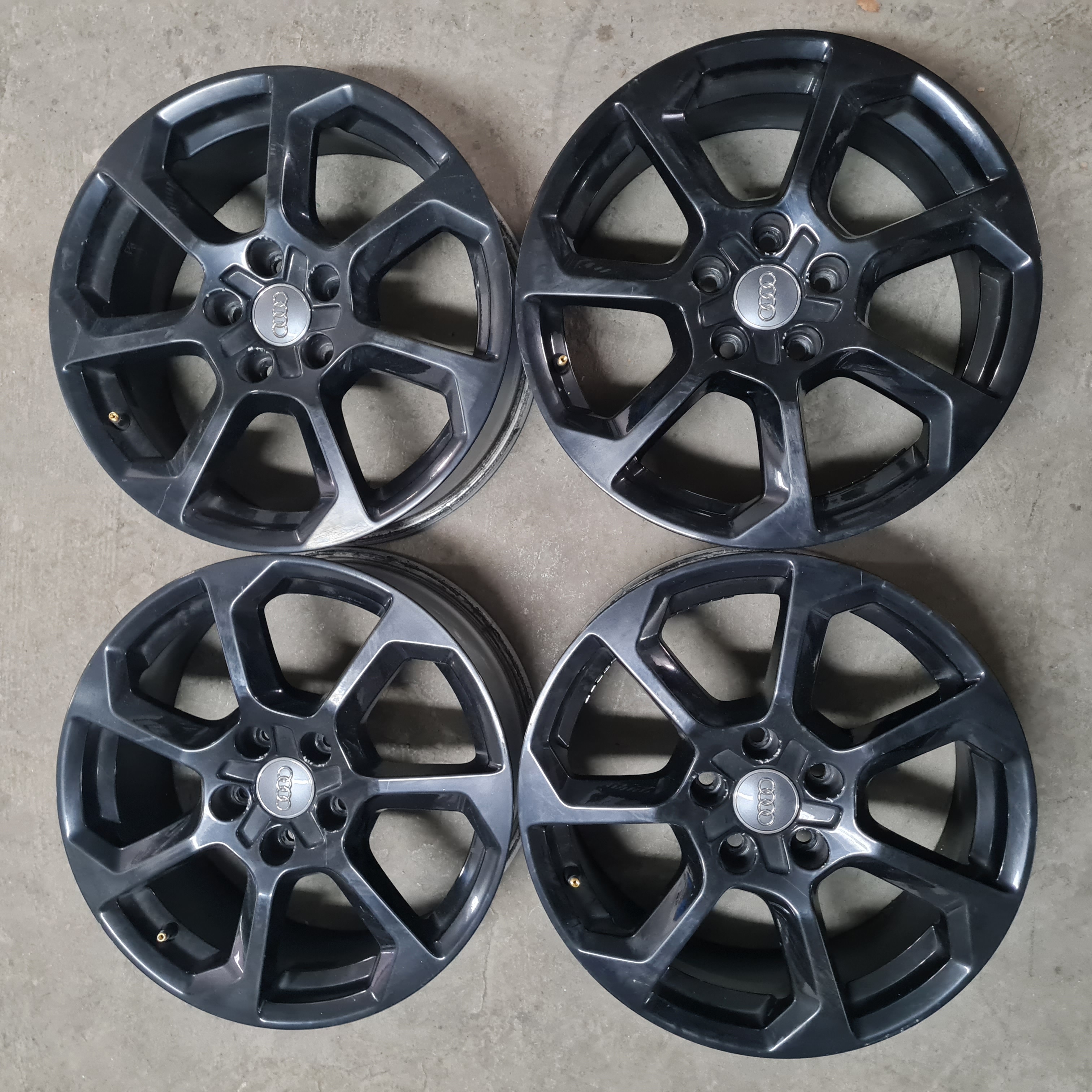 Audi Q2  81A601025D 17"