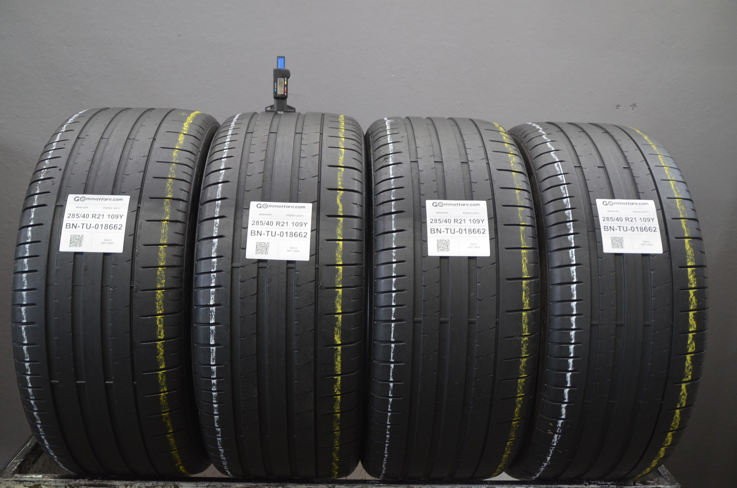 Pirelli PZERO (AO1) 285/40 R21