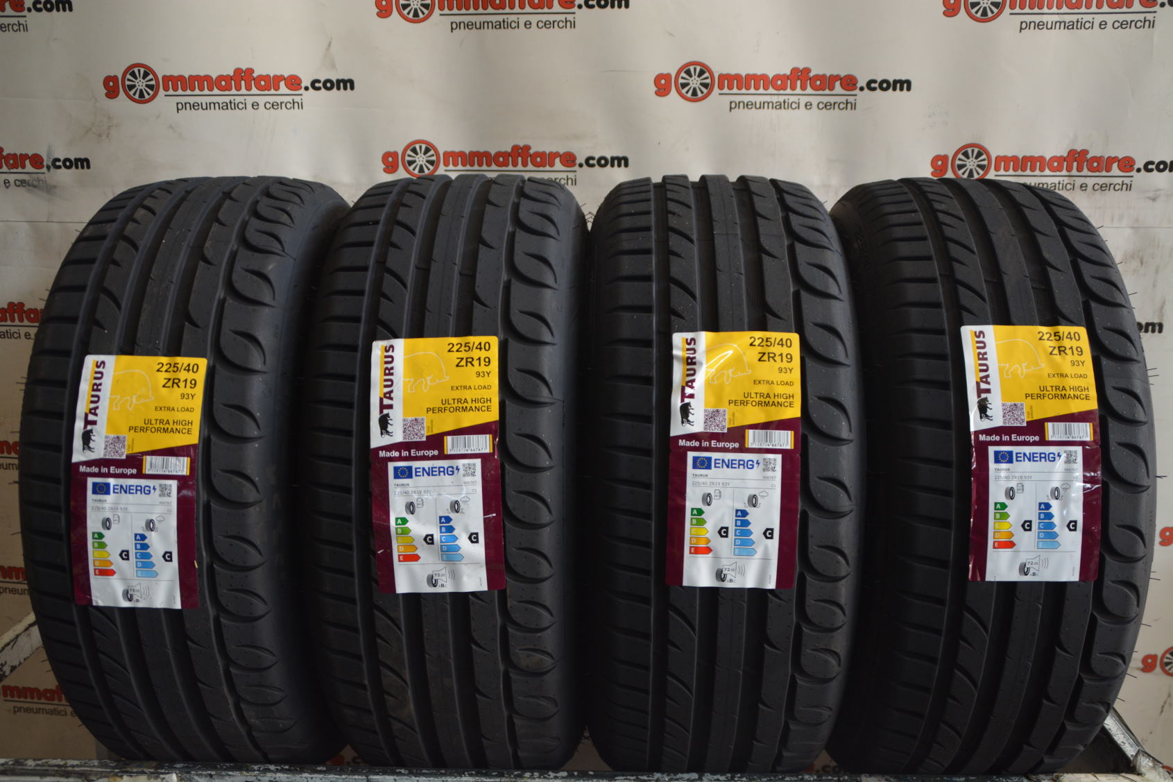 Taurus HIGH PERFORMANCE XL 225/40 R19
