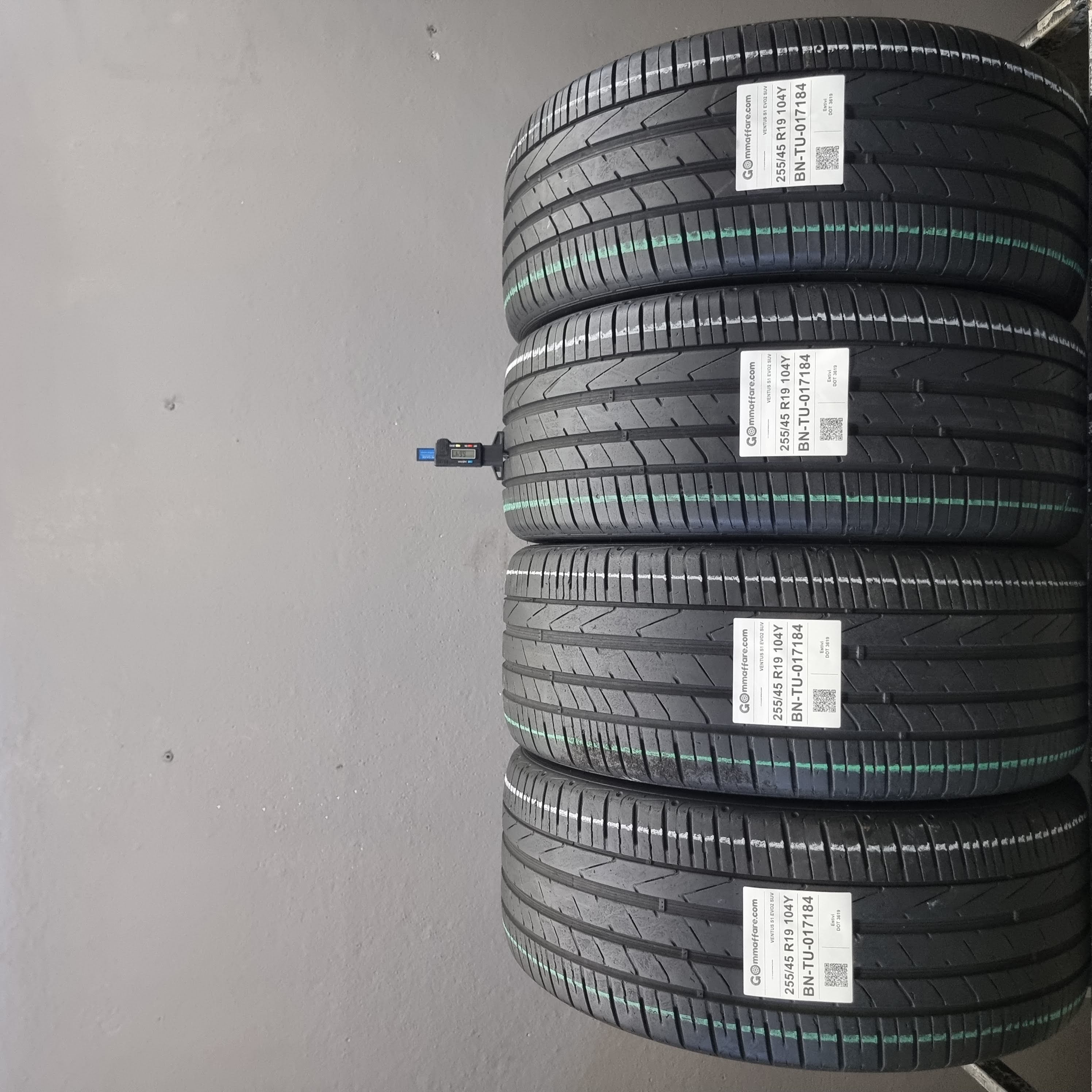 Hankook VENTUS S1 EVO2 SUV 255/45 R19