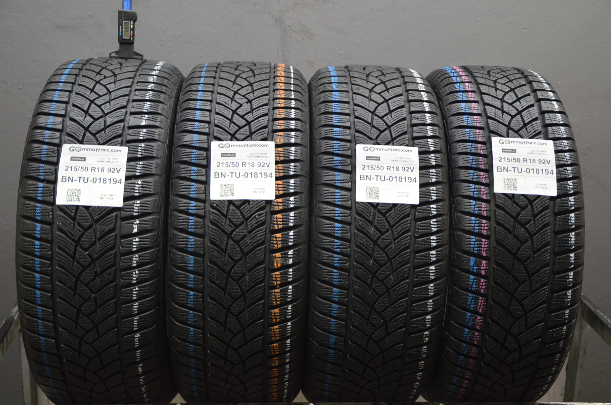 Goodyear ULTRA GRIP PERFORMANCE + 215/50 R18