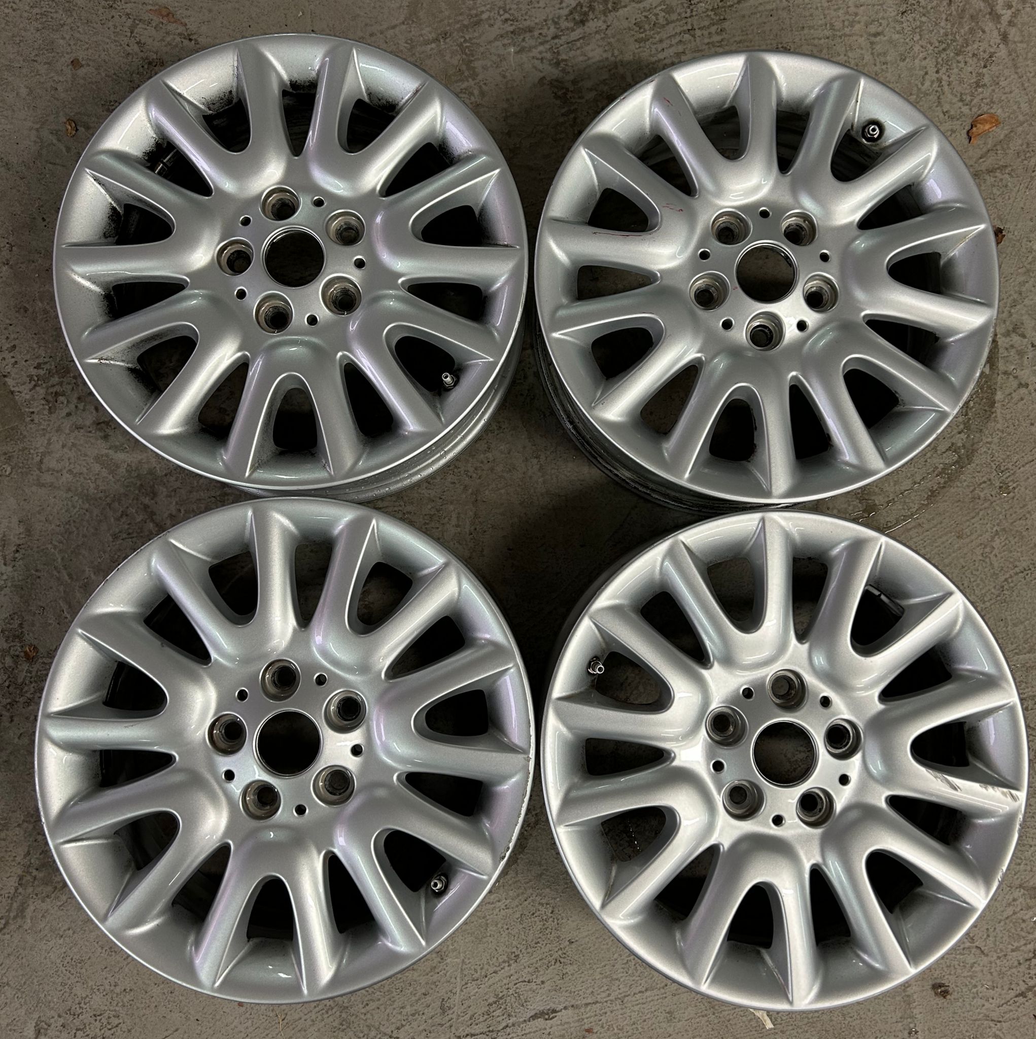 Mini Cooper New ClubMan 16"