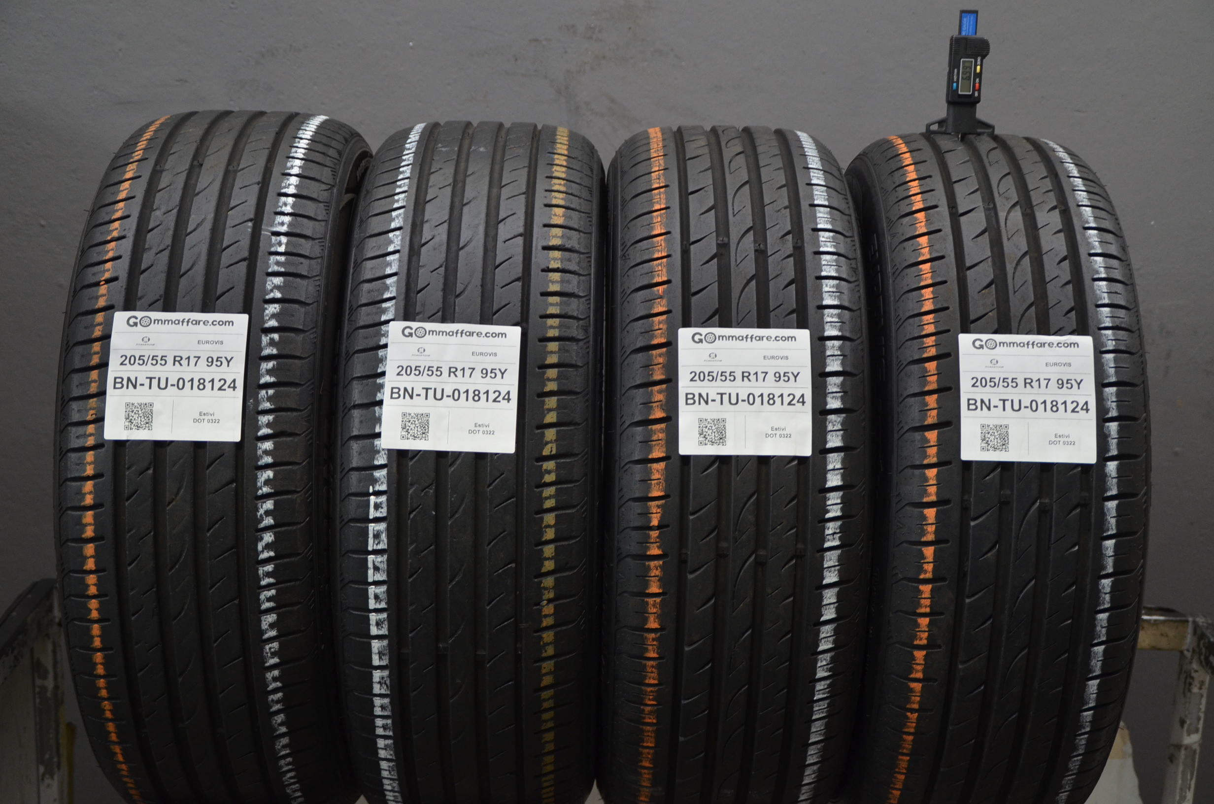 Roadstone EUROVIS 205/55 R17