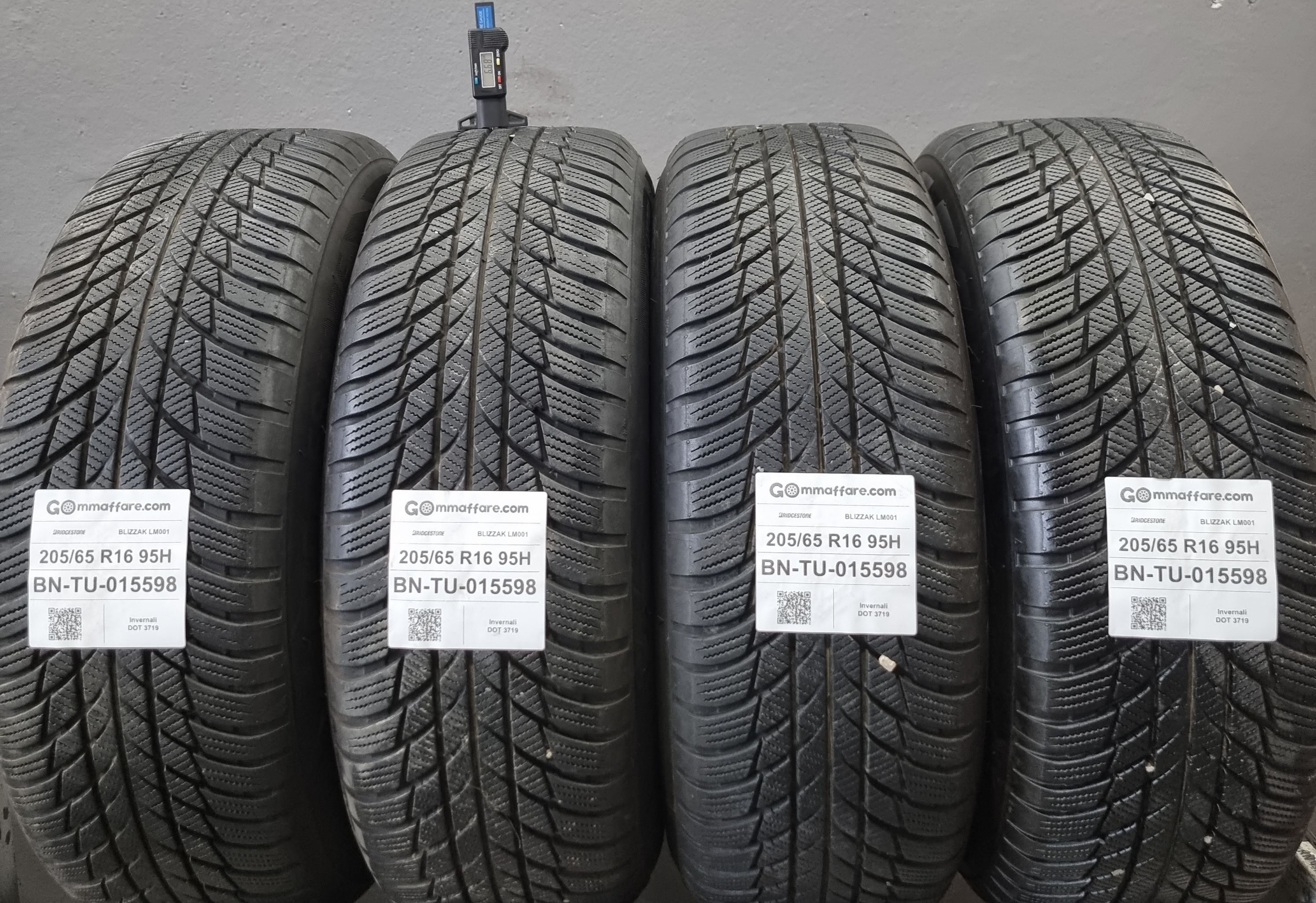 Bridgestone BLIZZAK LM001 205/65 R16