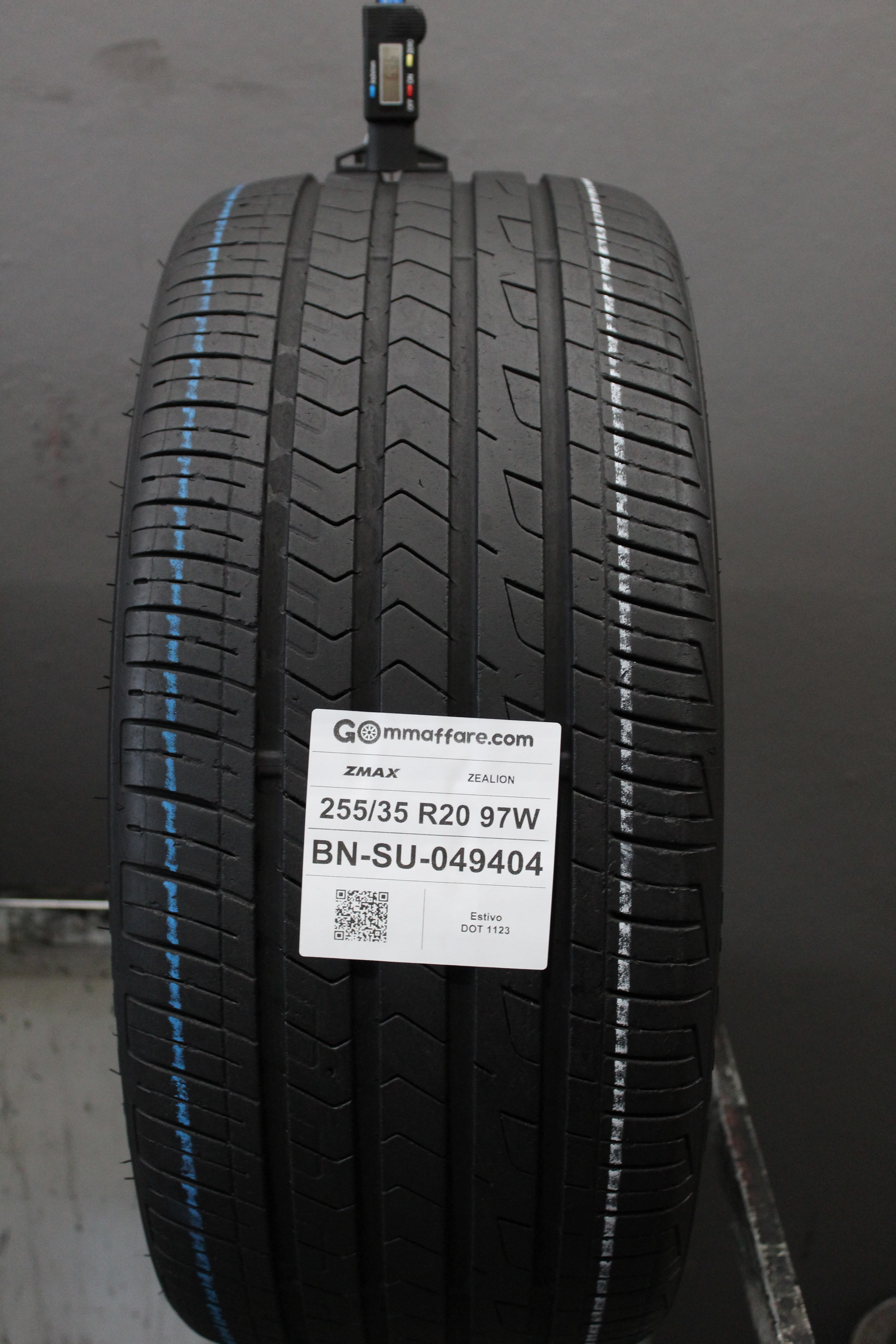 Zmax ZEALION 255/35 R20