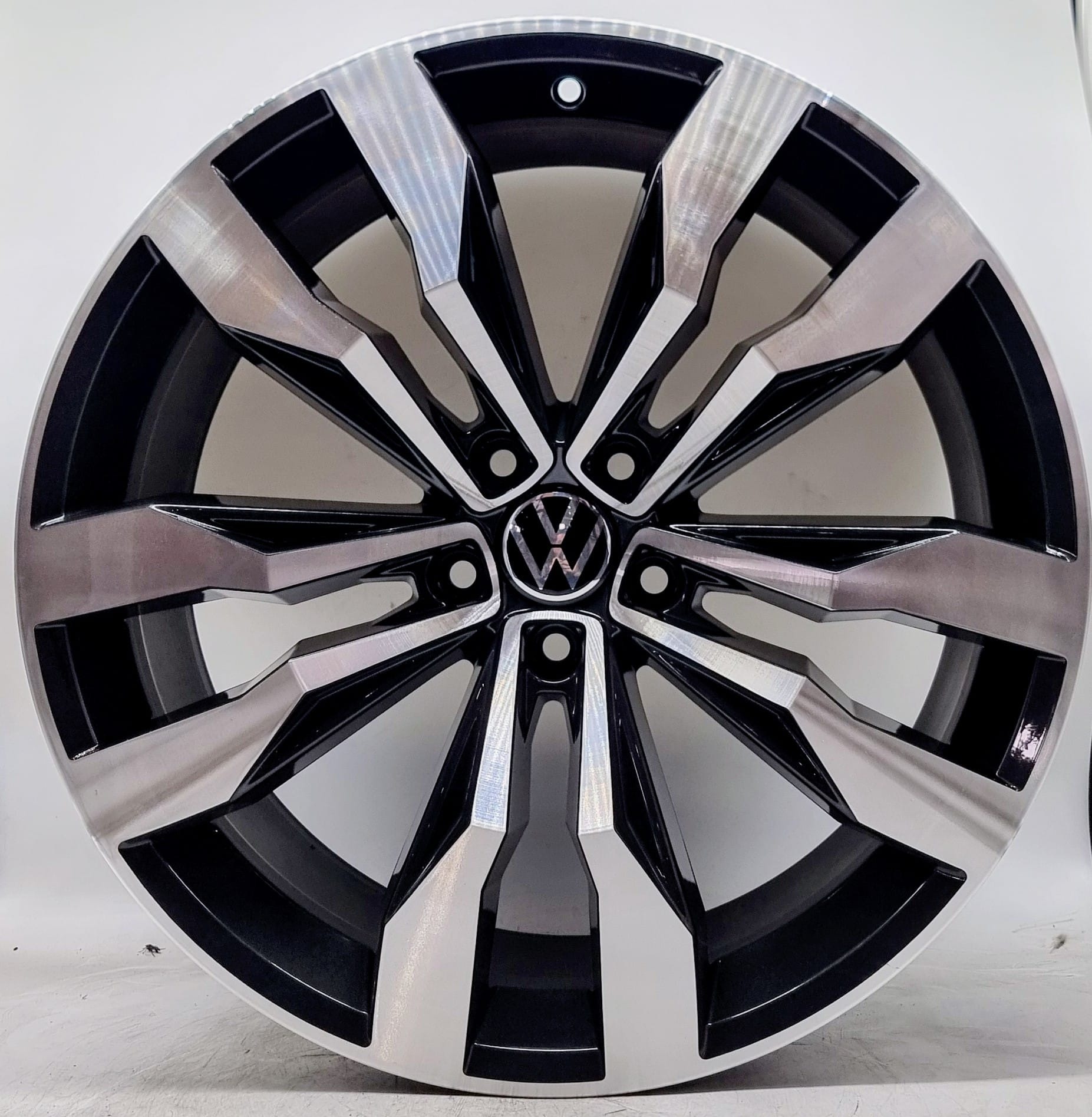 Volkswagen TIGUAN SUZUKA 20"