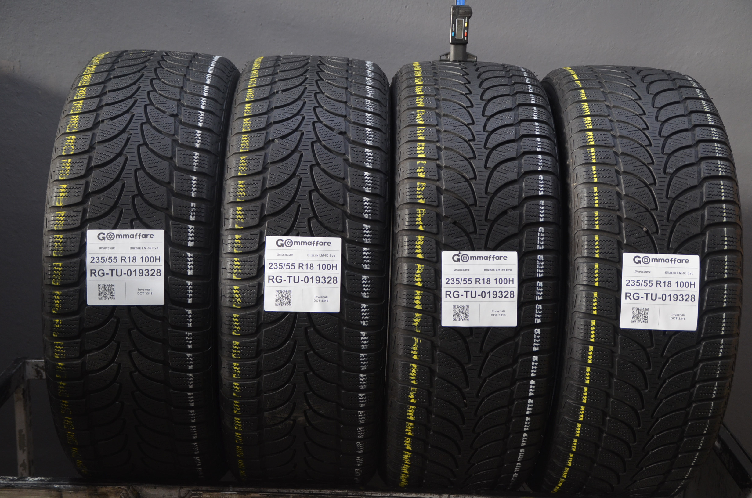 Bridgestone Blizzak LM-80 Evo 235/55 R18
