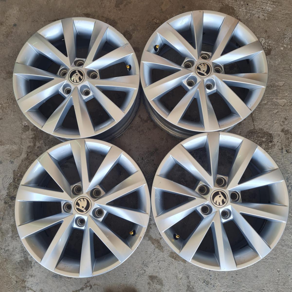 Skoda OCTAVIA 5E0601025BJ8Z8
