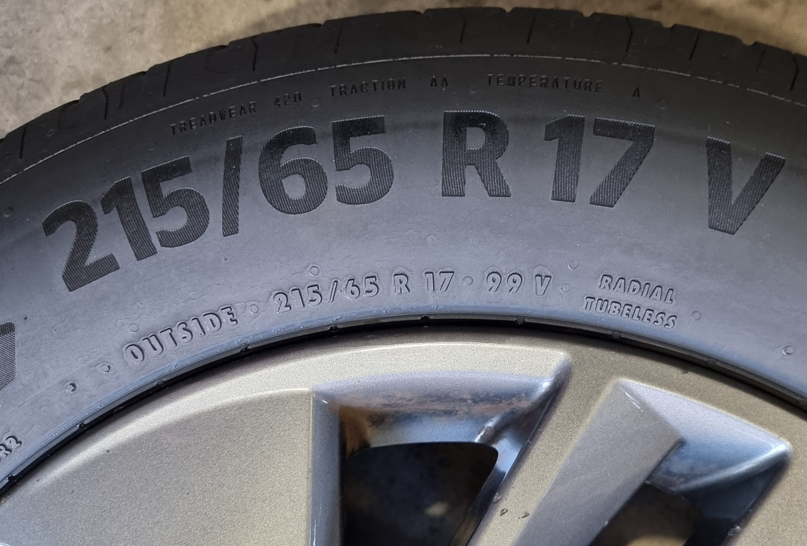 Continental EcoContact 6 215/65 R17
