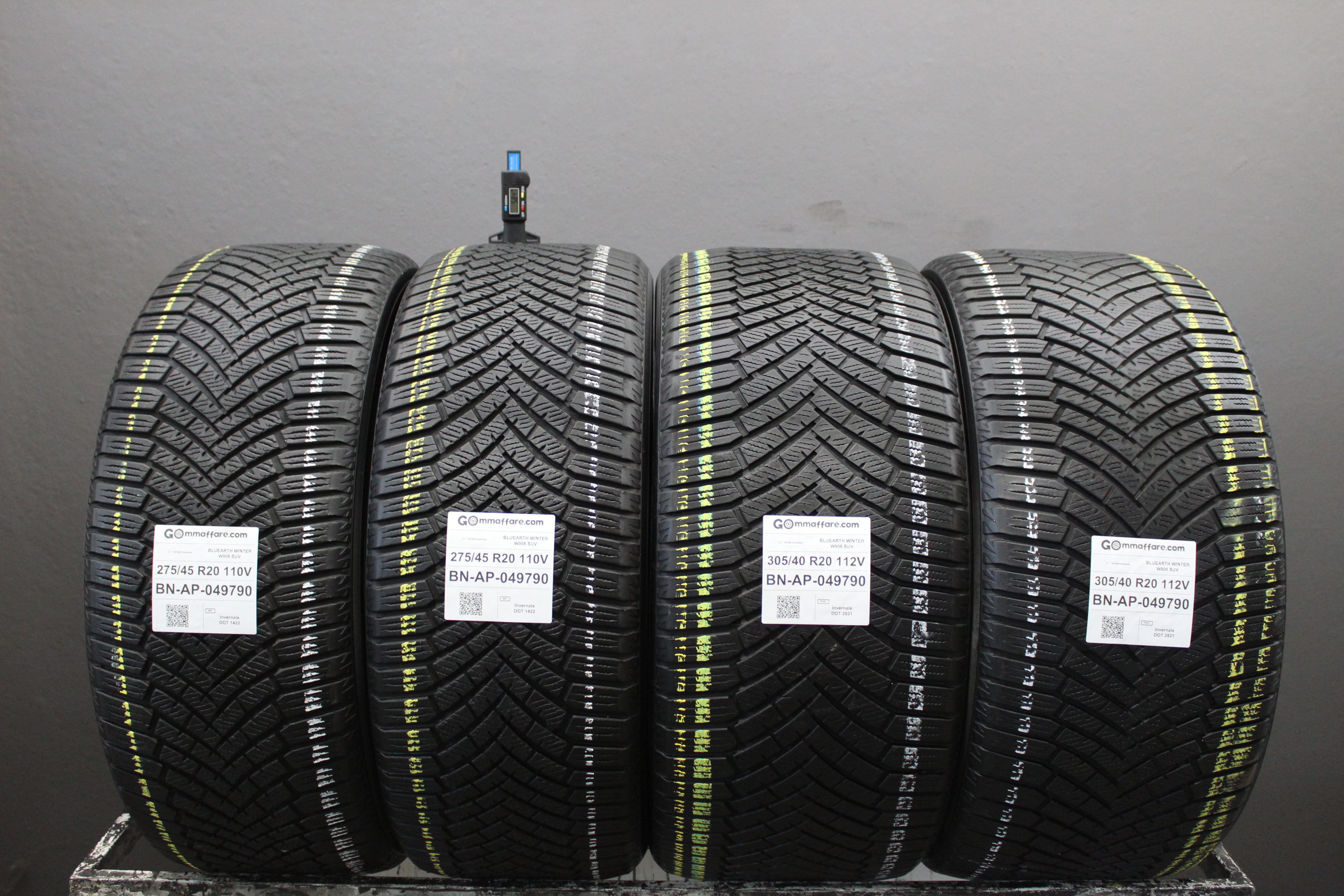 Yokohama BLUEARTH WINTER W906 SUV 275/45 R20