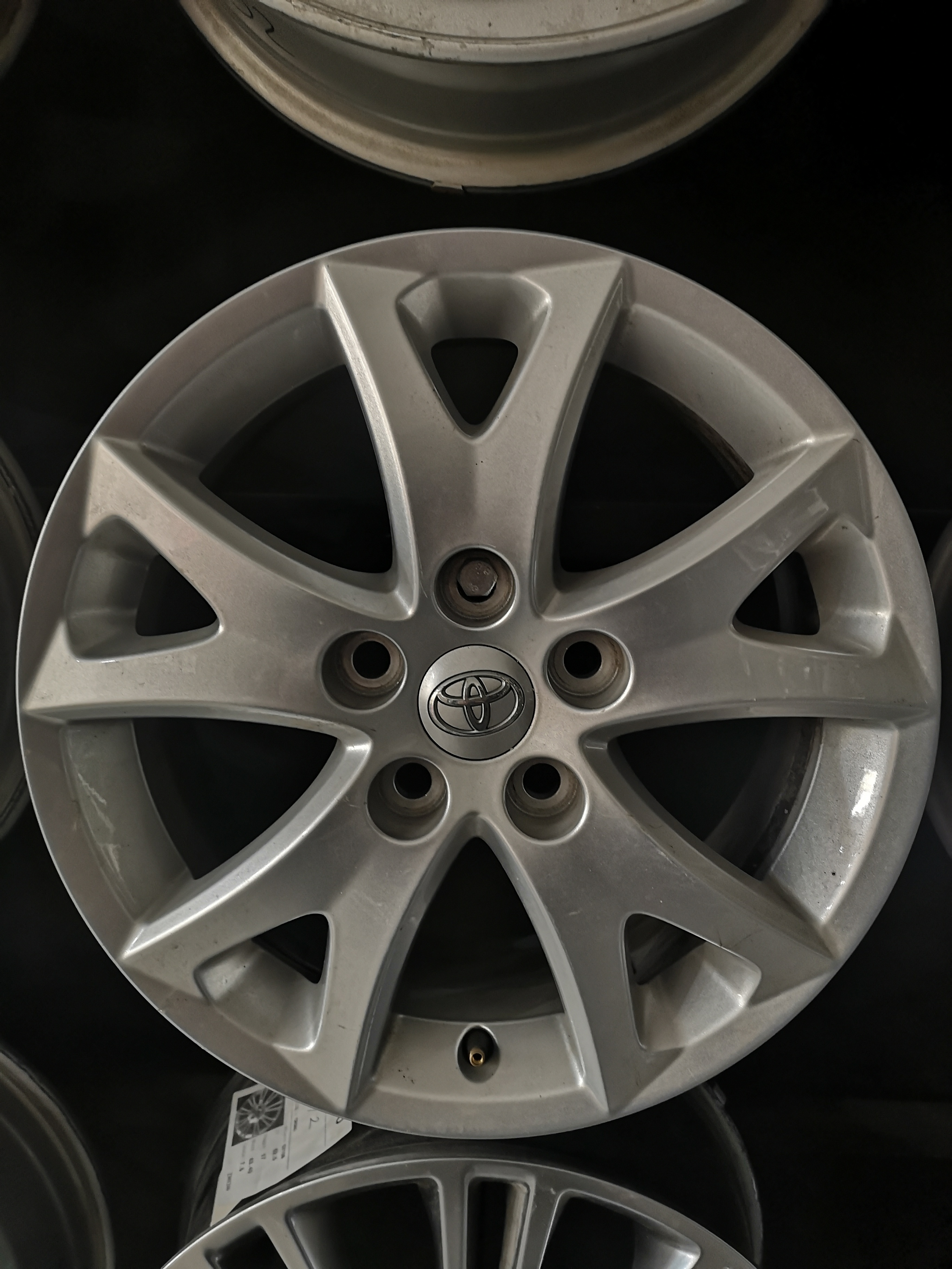 Toyota avensis 16"