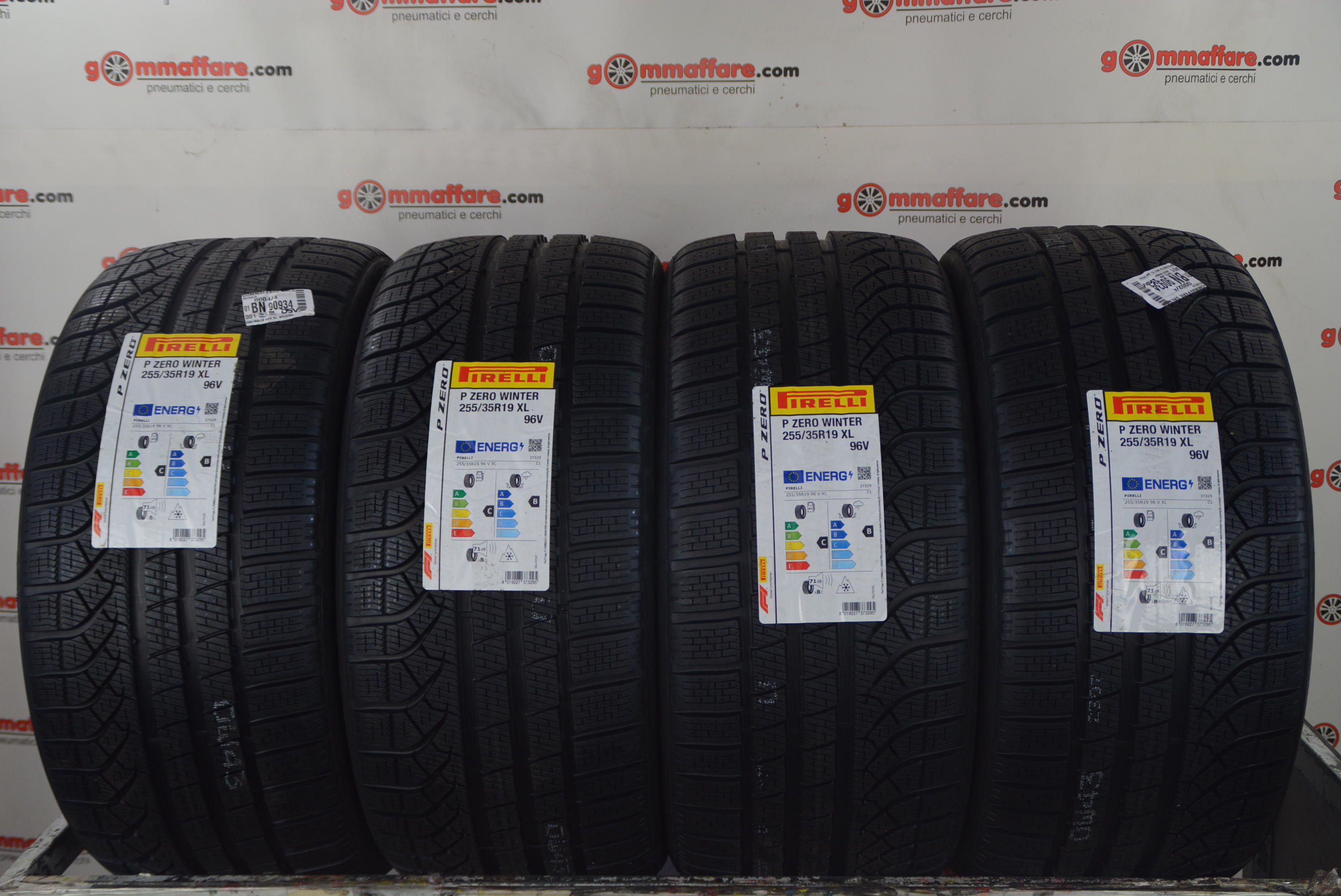 Pirelli P ZERO WINTER 255/35 R19